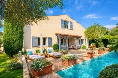Provencal Luxury Villa for Sale in Saint-Tropez Center — photo 1 of 7