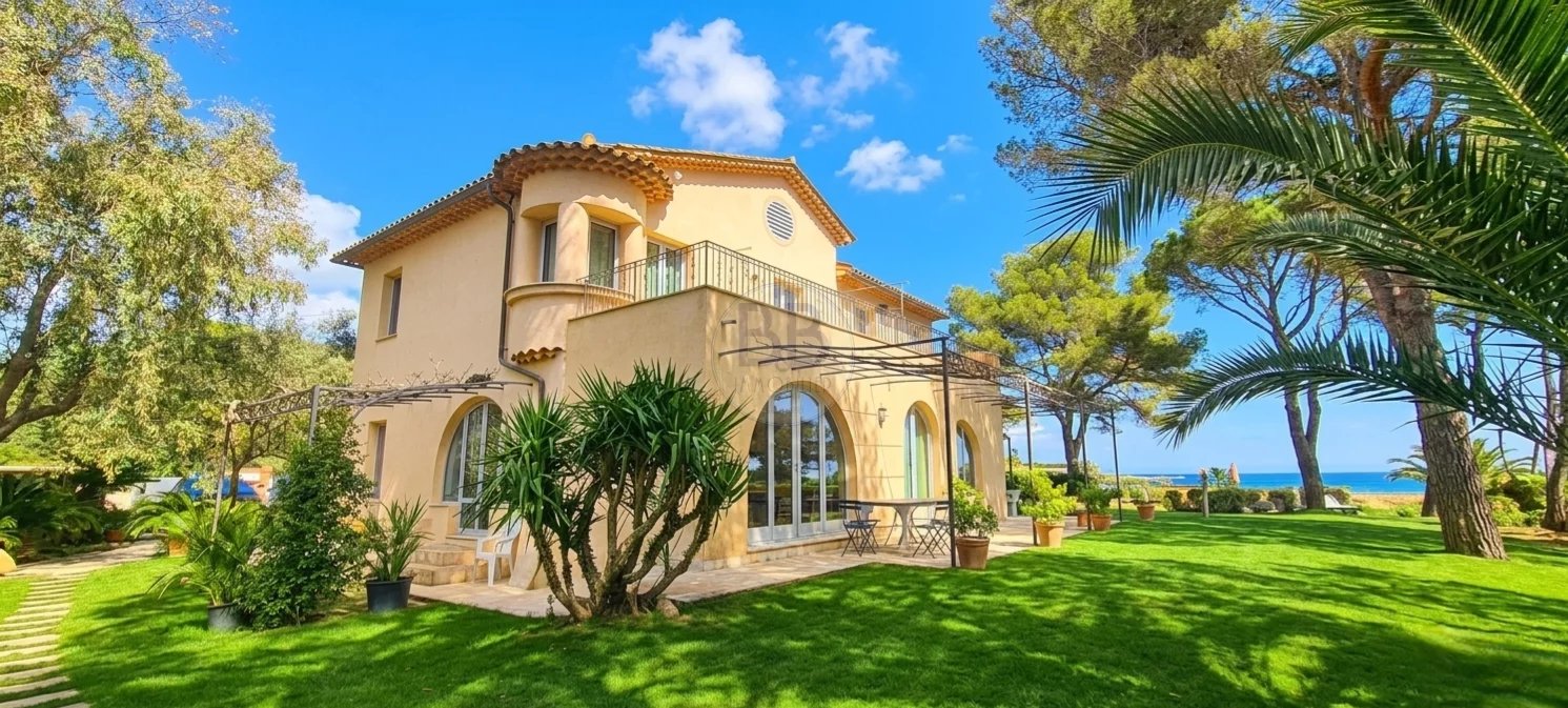 A vendre GRIMAUD - 3 pièces avec jardin et terrasse, mer en