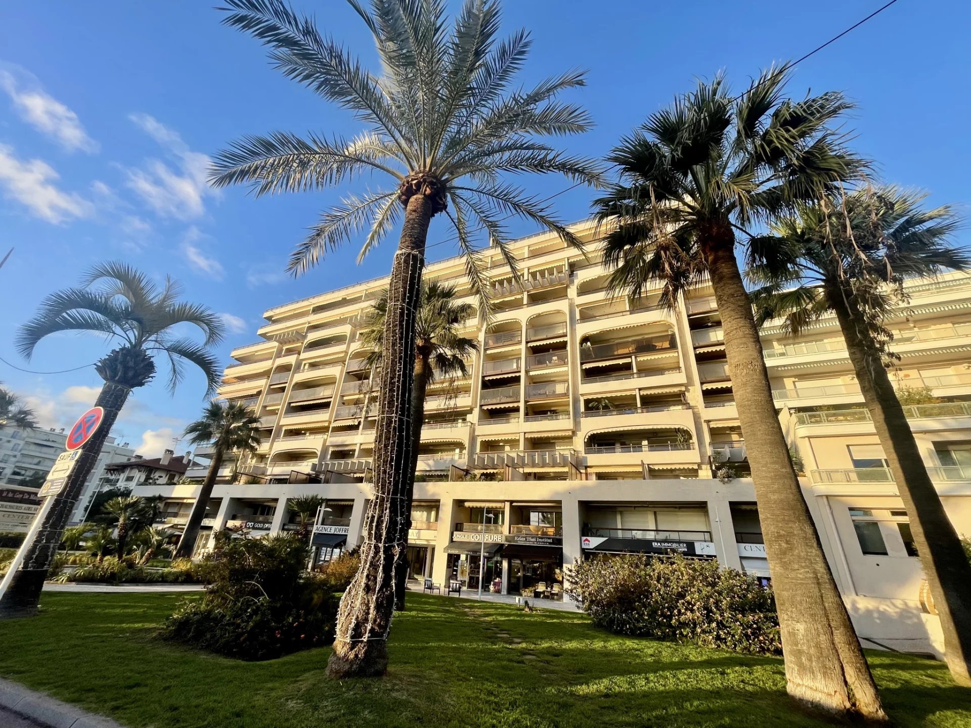 JUAN LES PINS, CENTER BAY, BEAU F1 34M2 + TERRASSE