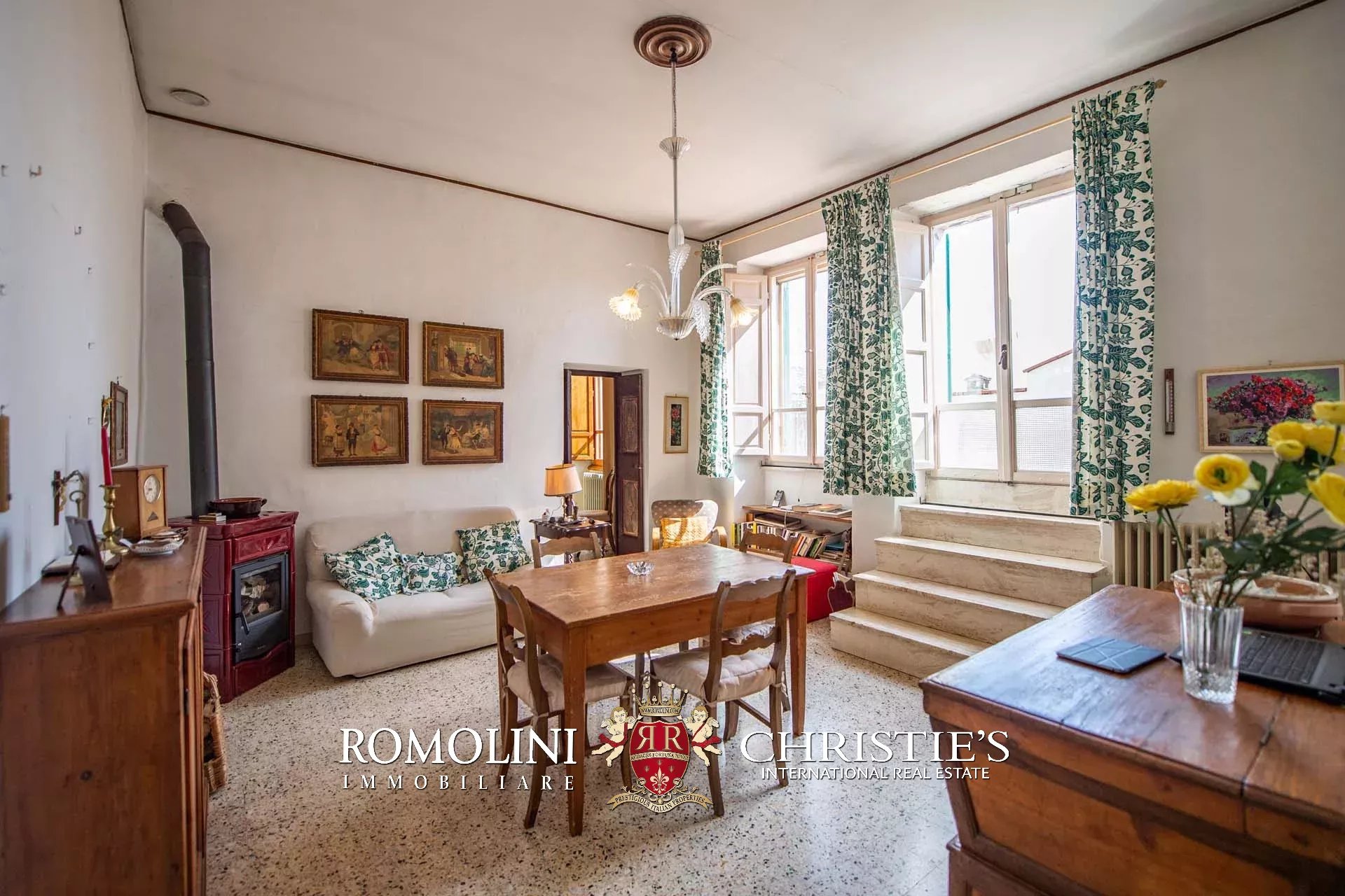 6 Bedroom Villa/Townhouse's Image 34