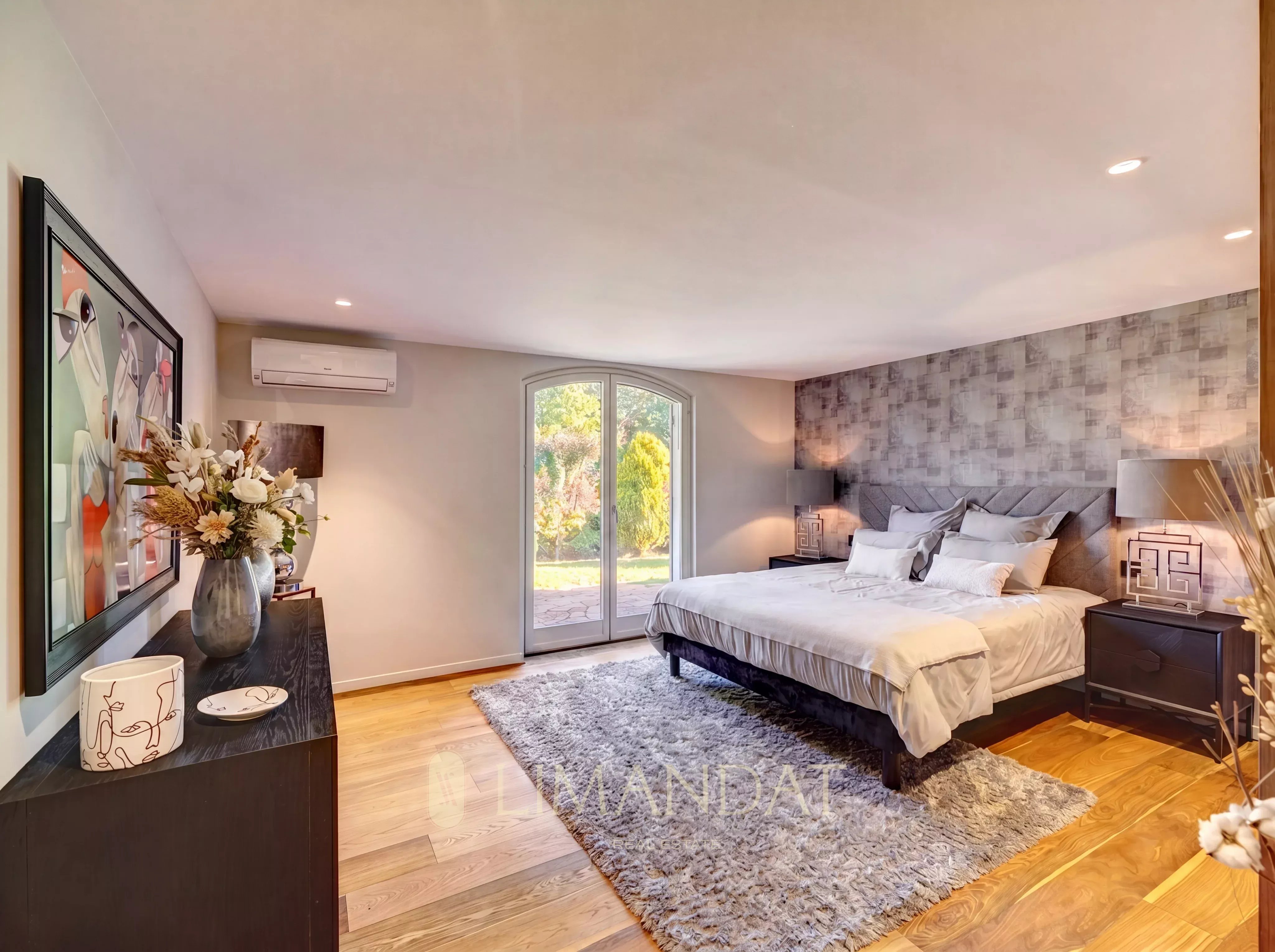 Location longue durée | Mougins – Villa néo-provençale 5 suites, piscine, parc paysager 3 500 m²