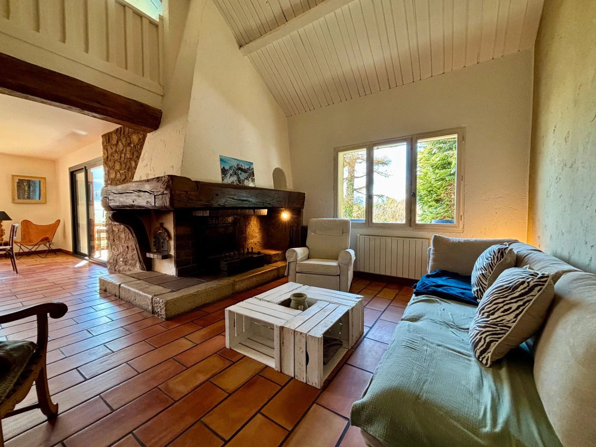 MAISON INDIVIDUELLE CHALEUREUSE AVEC VUE MONTAGNES