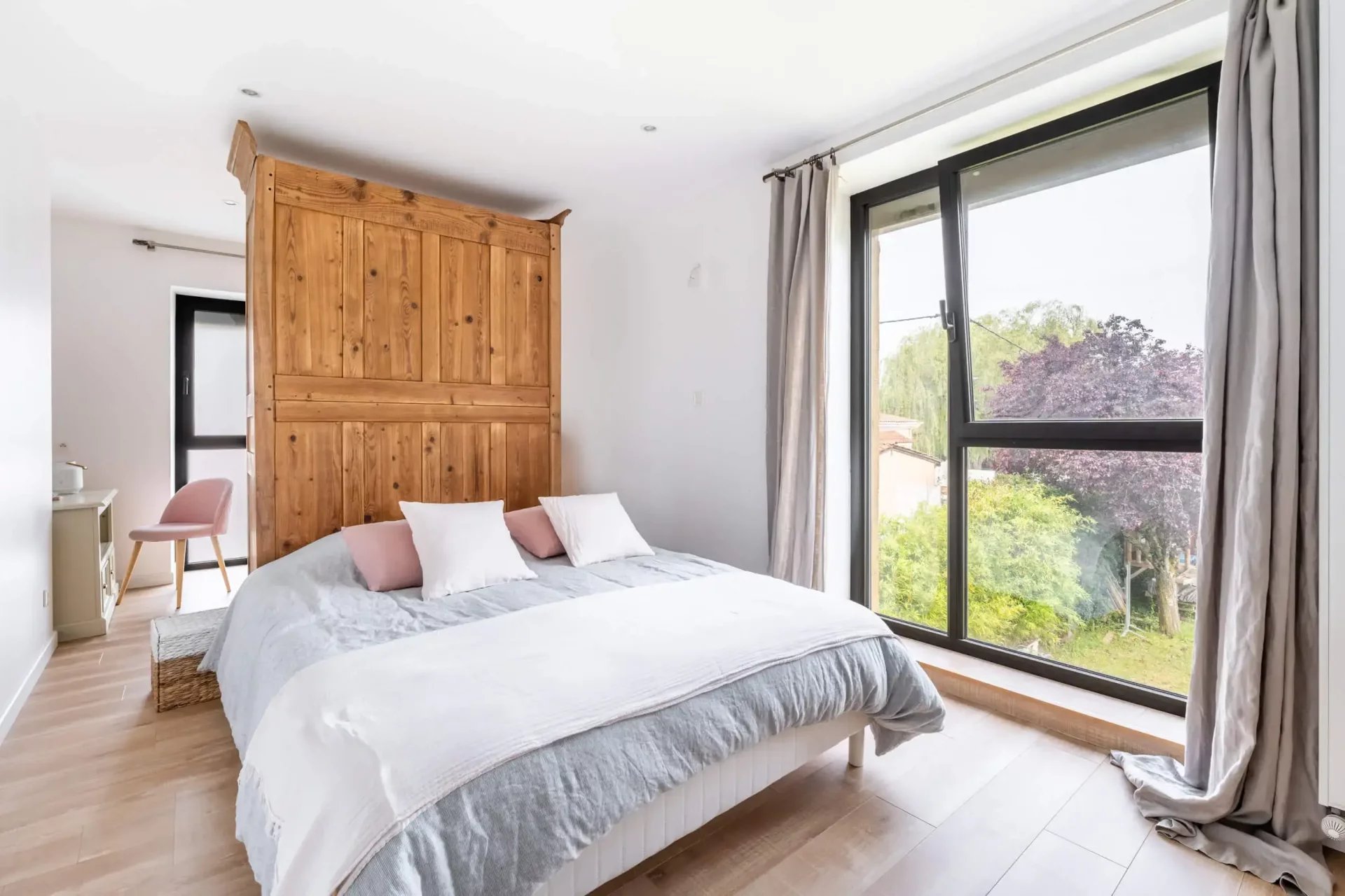 Maison d'environ 255 m² dans un hameau de Châtillon 69380