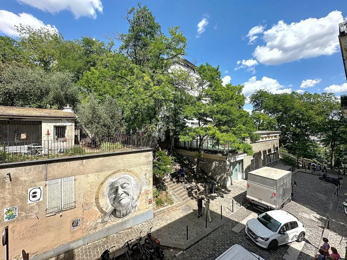À louer – 2 pièces meublé avec vue sur le Sacré-Cœur – Paris 18e - Image Array