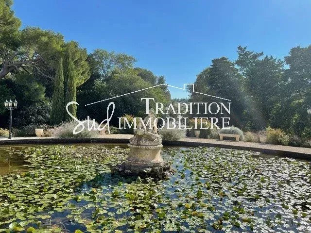 UN CHATEAU AU COEUR DES ALPILLES