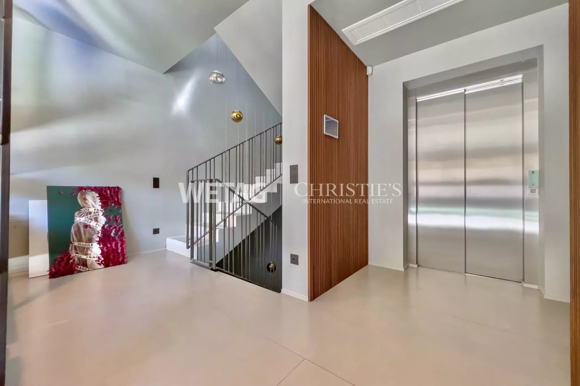 6 Bedroom Villa/Townhouse's Image 8