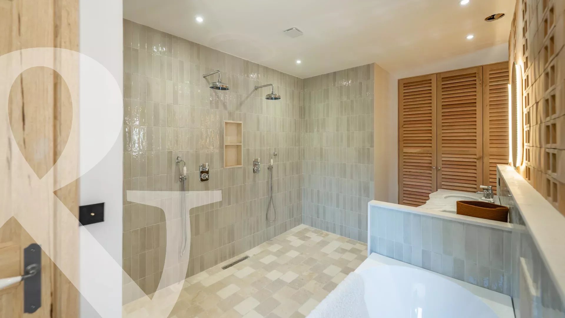 UN BIEN UNIQUE AVEC VUE SUR L'EGLISE