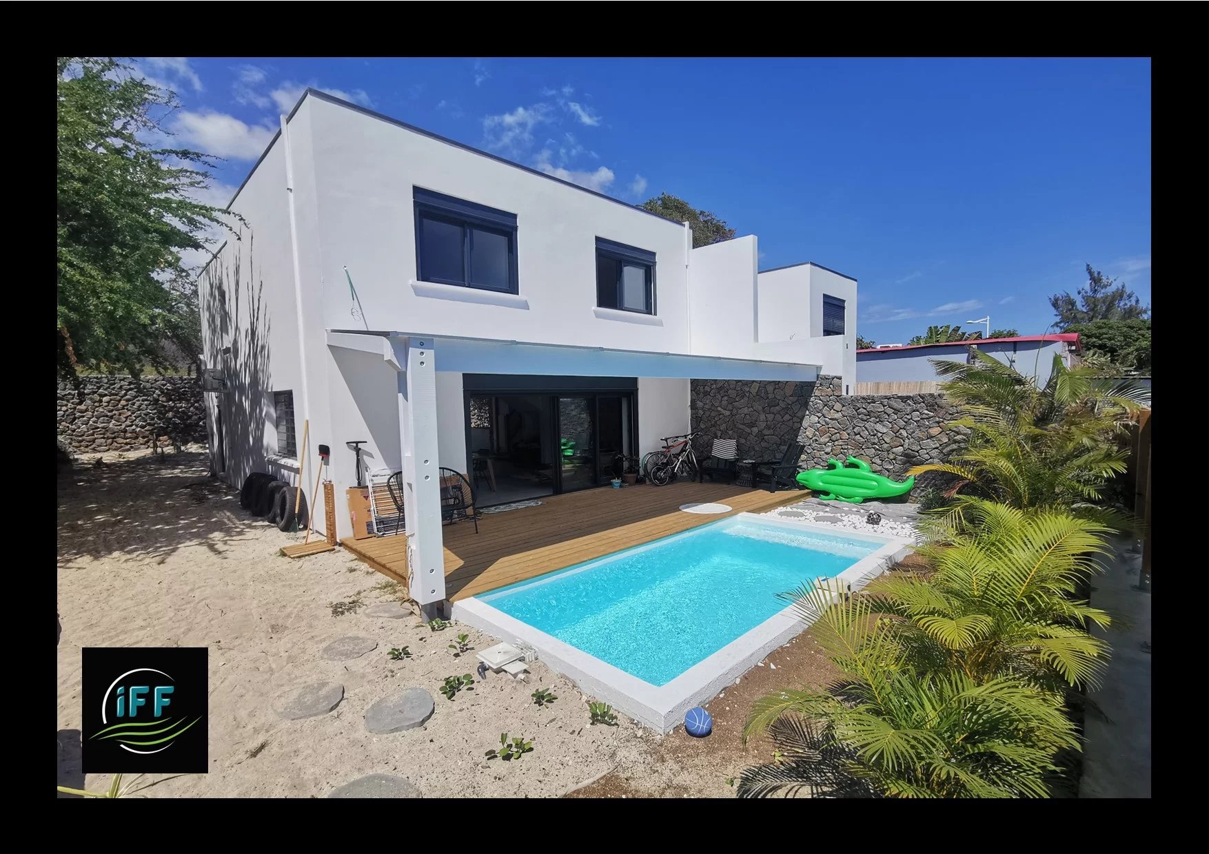VILLA F4 NEUVE AVEC PISCINE