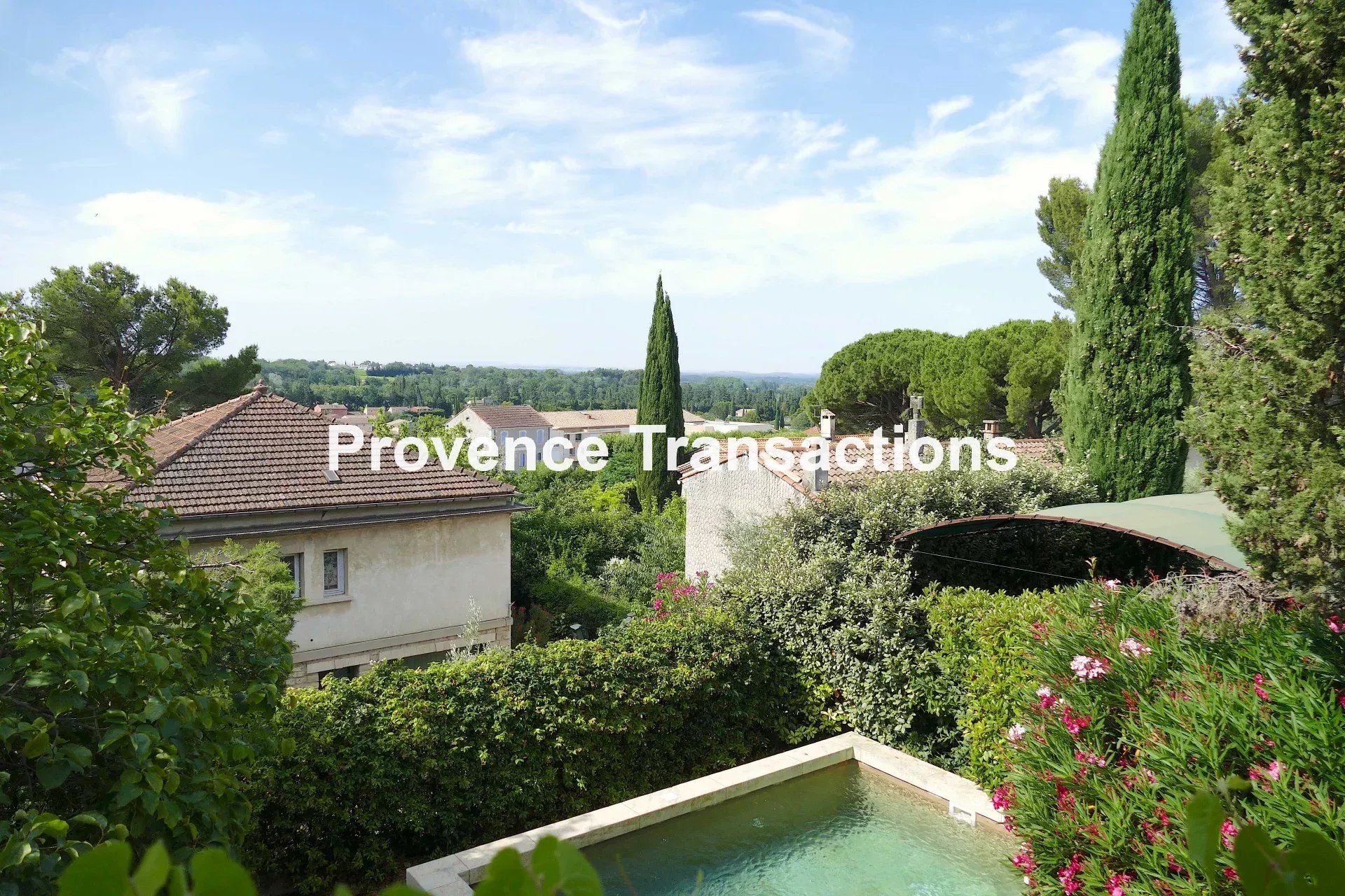 Maison avec vue dominante proche du village