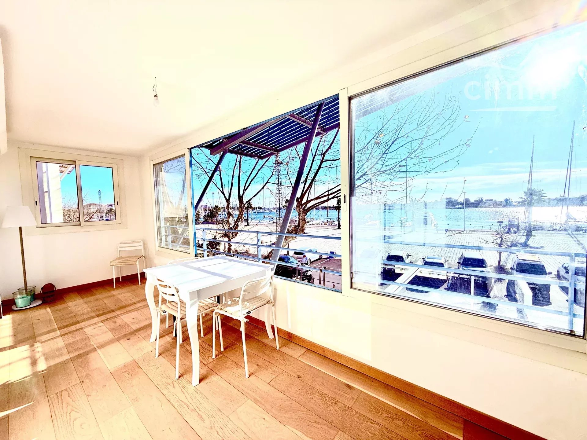 Agence immobilière de 