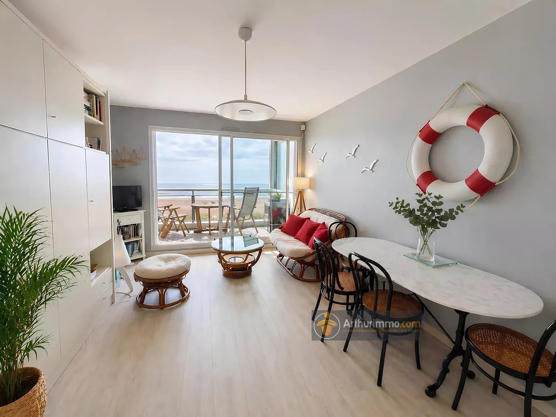 Face mer – Studio parfaitement aménagé avec terrasse et parking - Photo 3