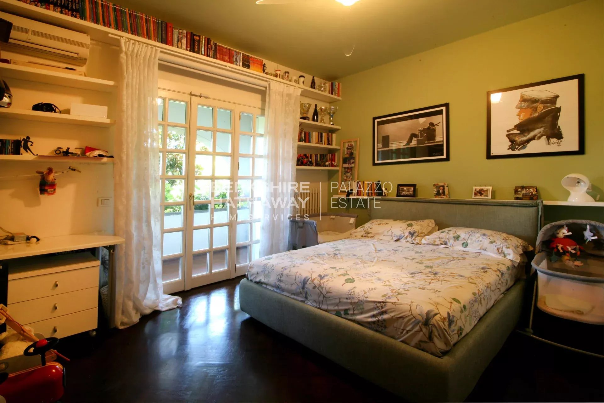 Magnificent detached villa with a large garden, minutes from the sea and Pietrasanta