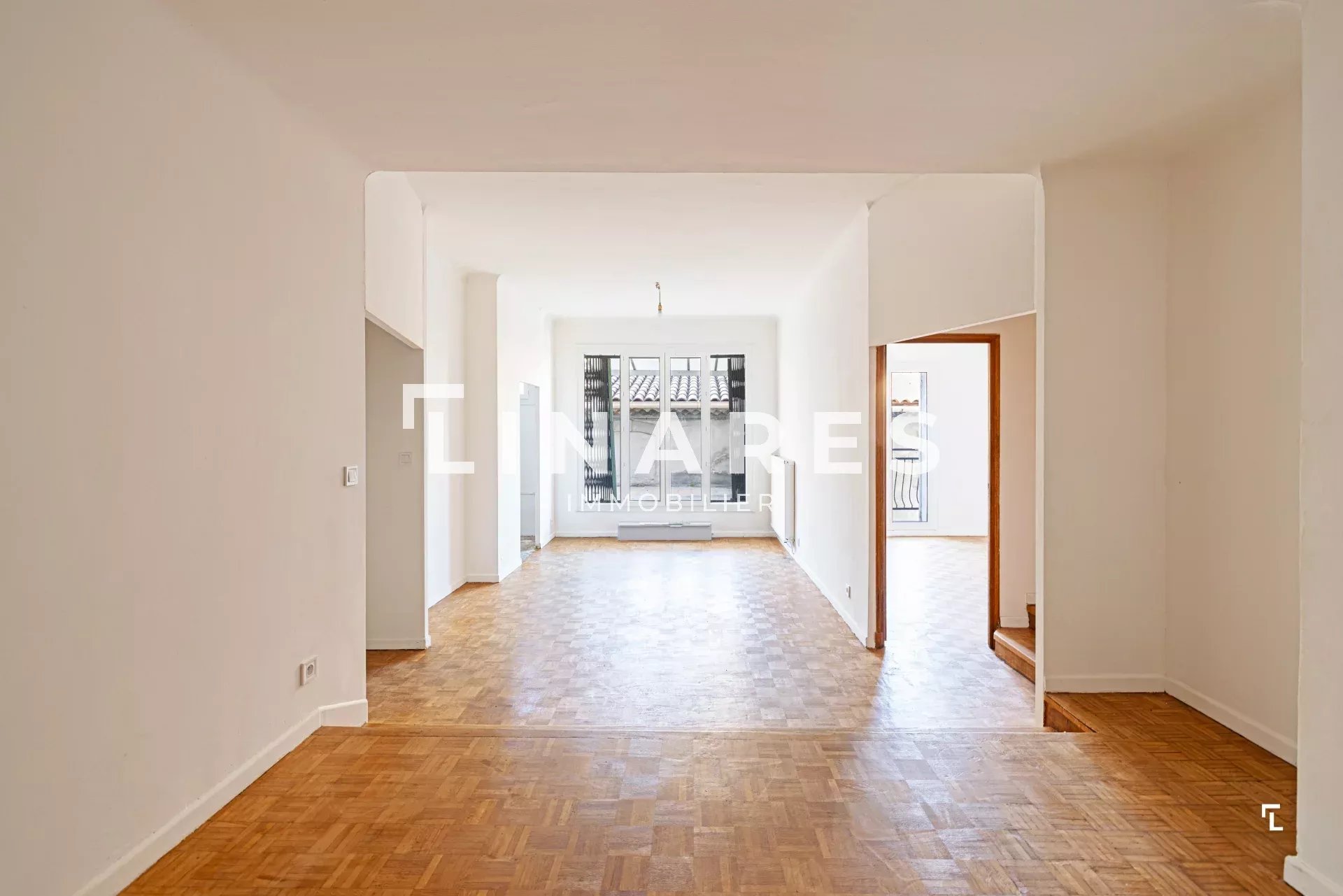 JOYAU BRUT - Appartement T3 de 74m2 - Terrasse 30m2 - 13007 SAINT VICTOR