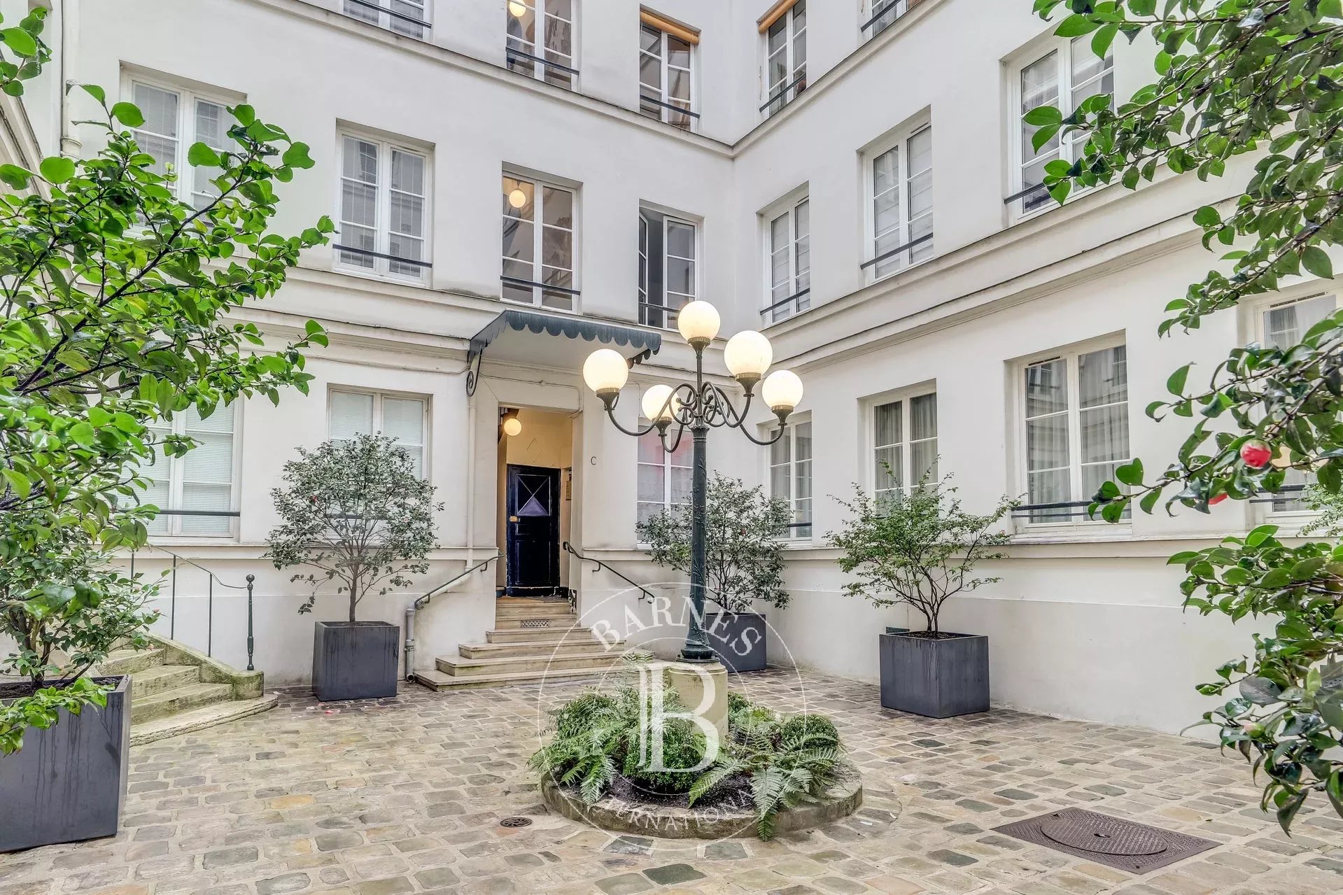 Sole agent - Paris 6 - in the heart of Saint-Germain - quiet - two bedrooms