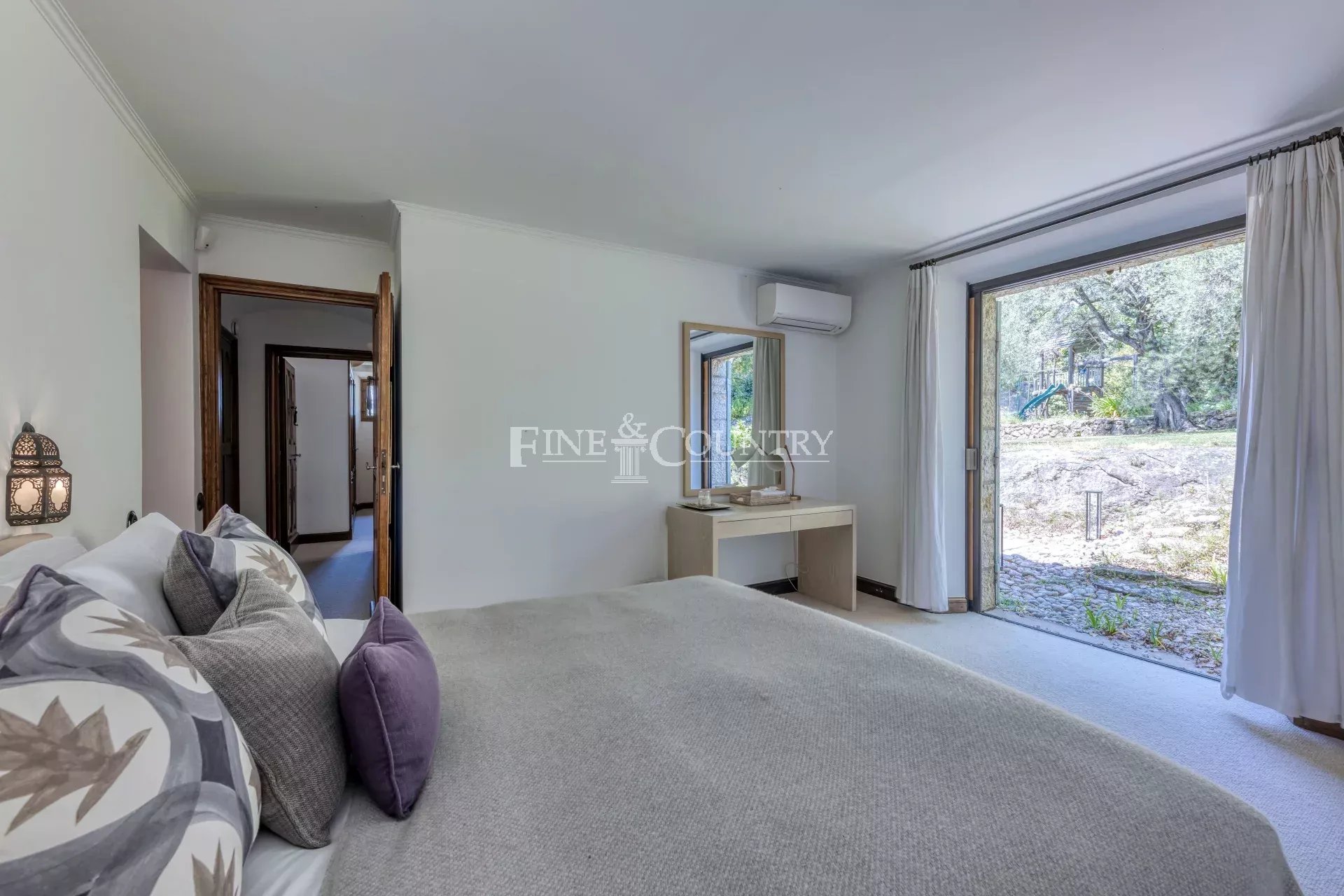 Photo of Estate for sale in Saint-Cezaire-sur-Siagne