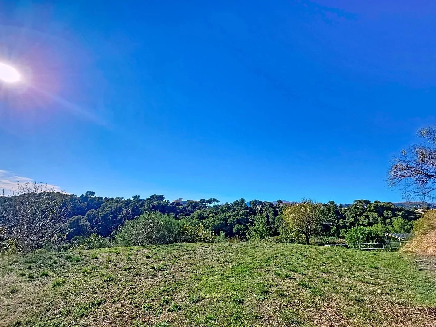 Terrain à bâtir de 3033m² en EXPO. Sud-Ouest Montaleigne  06700 Saint-Laurent-du-Var