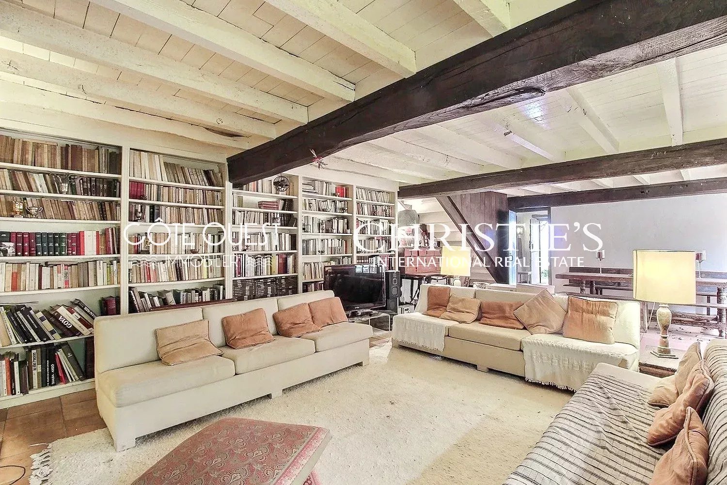6 Bedroom Villa/Townhouse's Image 6