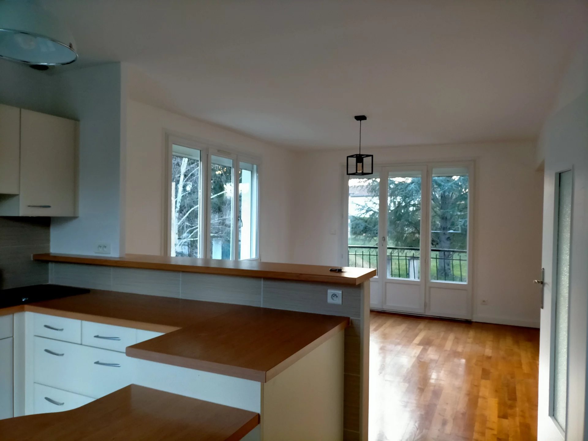 83124740 Location Francheville