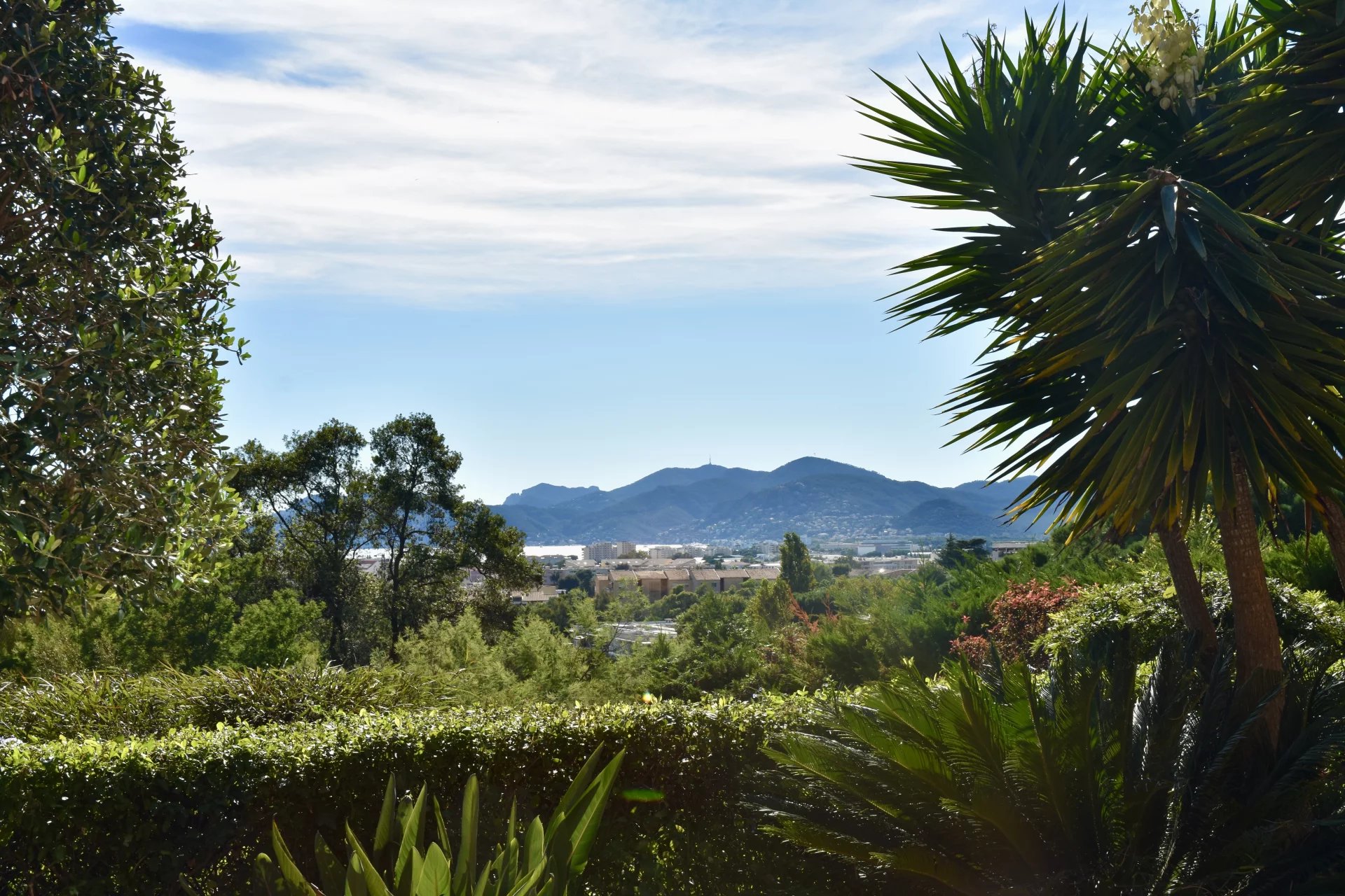 Appartement à vendre Cannes La Bocca 2 pieces avec un jardin.