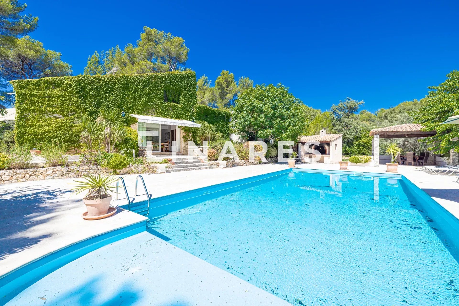 DOLCE VITA -  Villa T8 de 340m2 dont une dépendance aménagée de 40m² - Piscine - Court de Tennis privé - Parc de 7900m2 - 13400 AUBAGNE