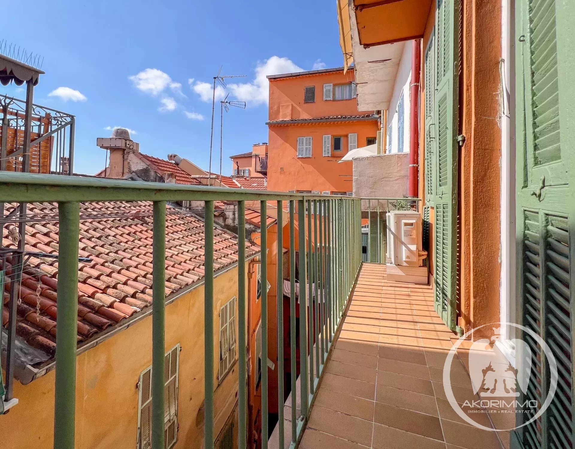 VILLEFRANCHE SUR MER - A balcony in the heart of the old town