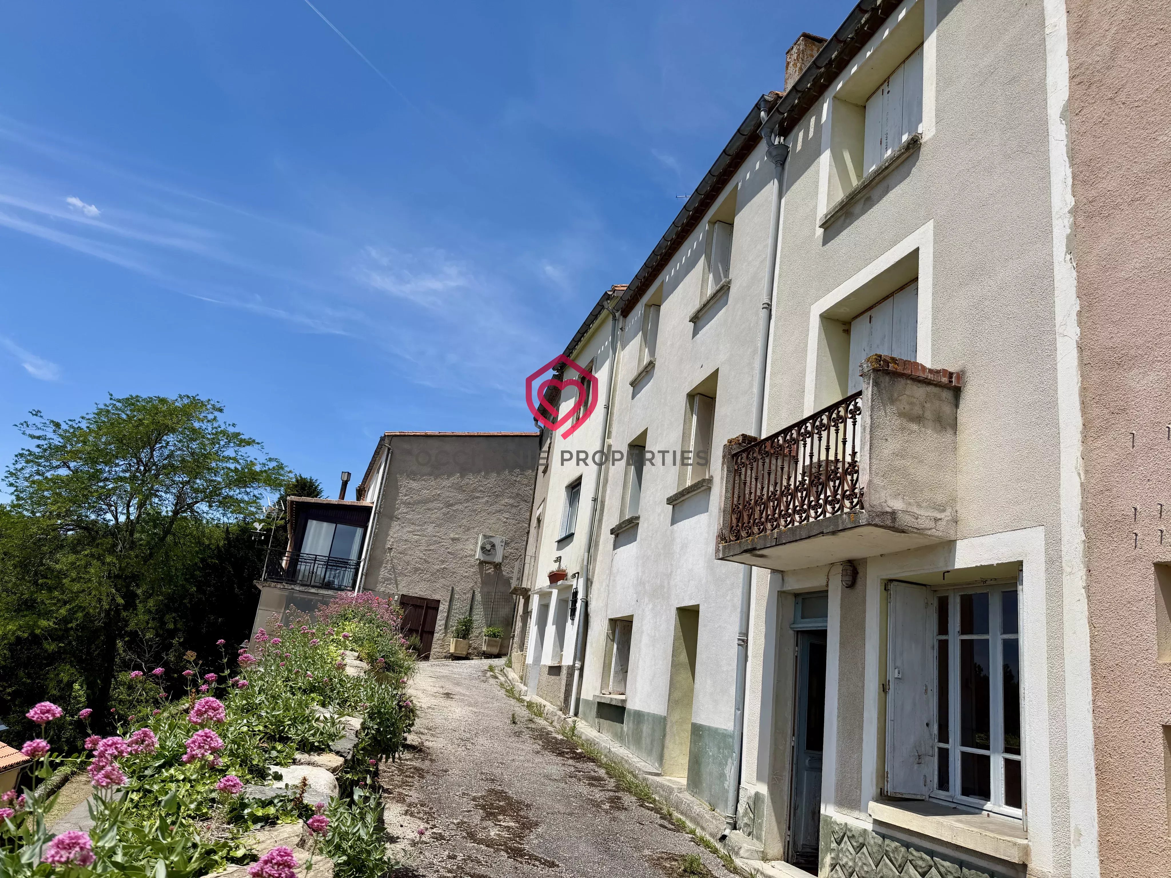 Deux maisons mitoyennes à rénover