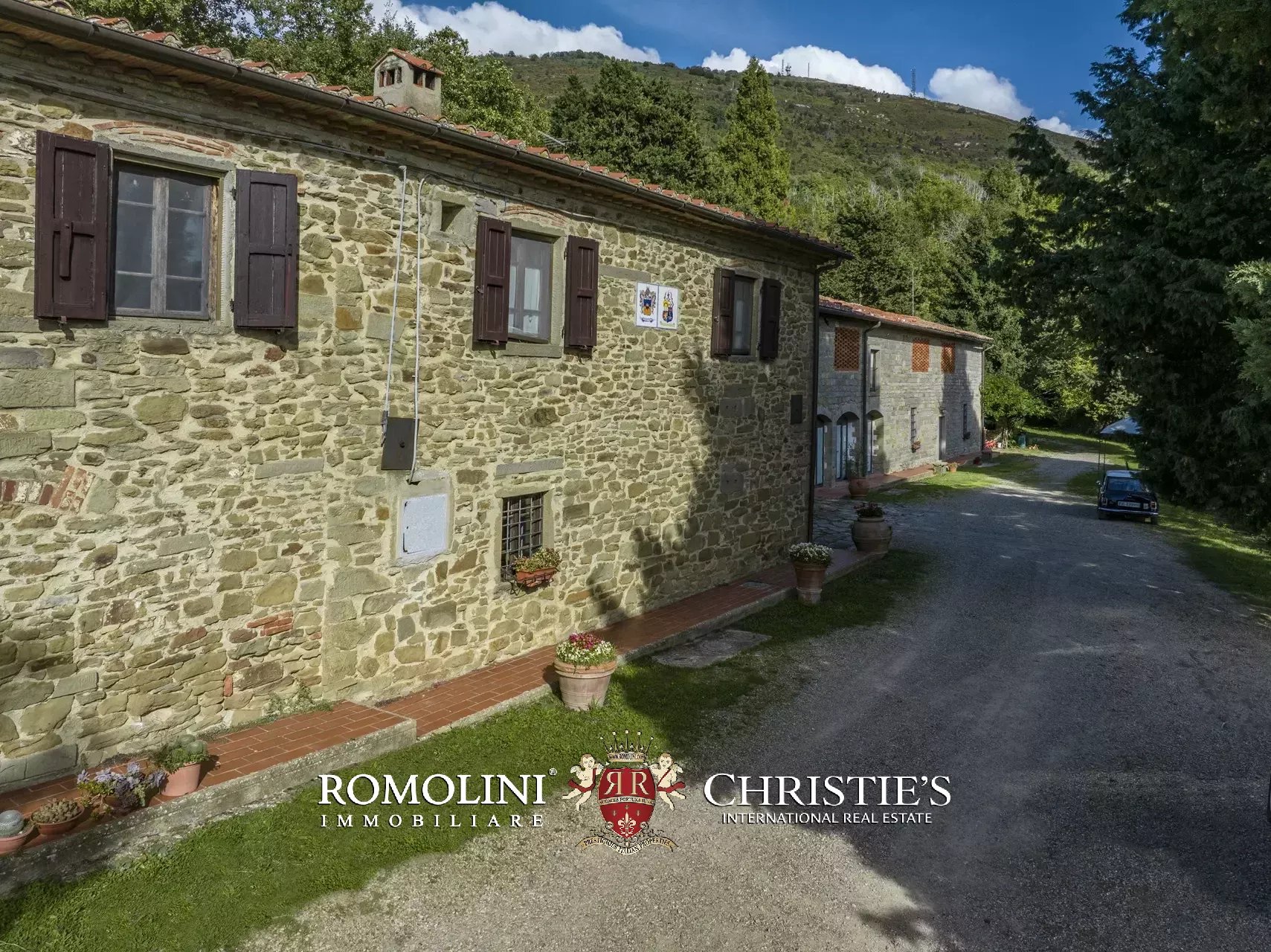101-HA ESTATE WITH NATURAL SPRINGS FOR SALE BETWEEN AREZZO AND FLORENCE