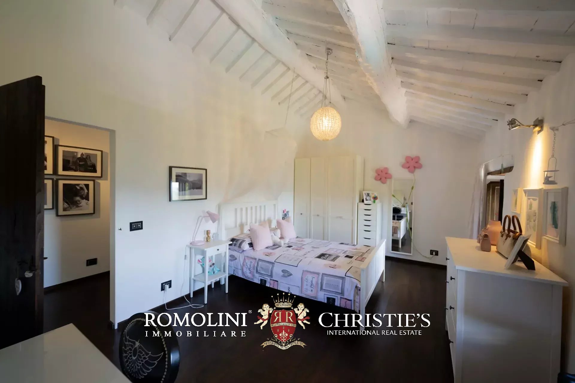 6 Bedroom Villa/Townhouse's Image 49