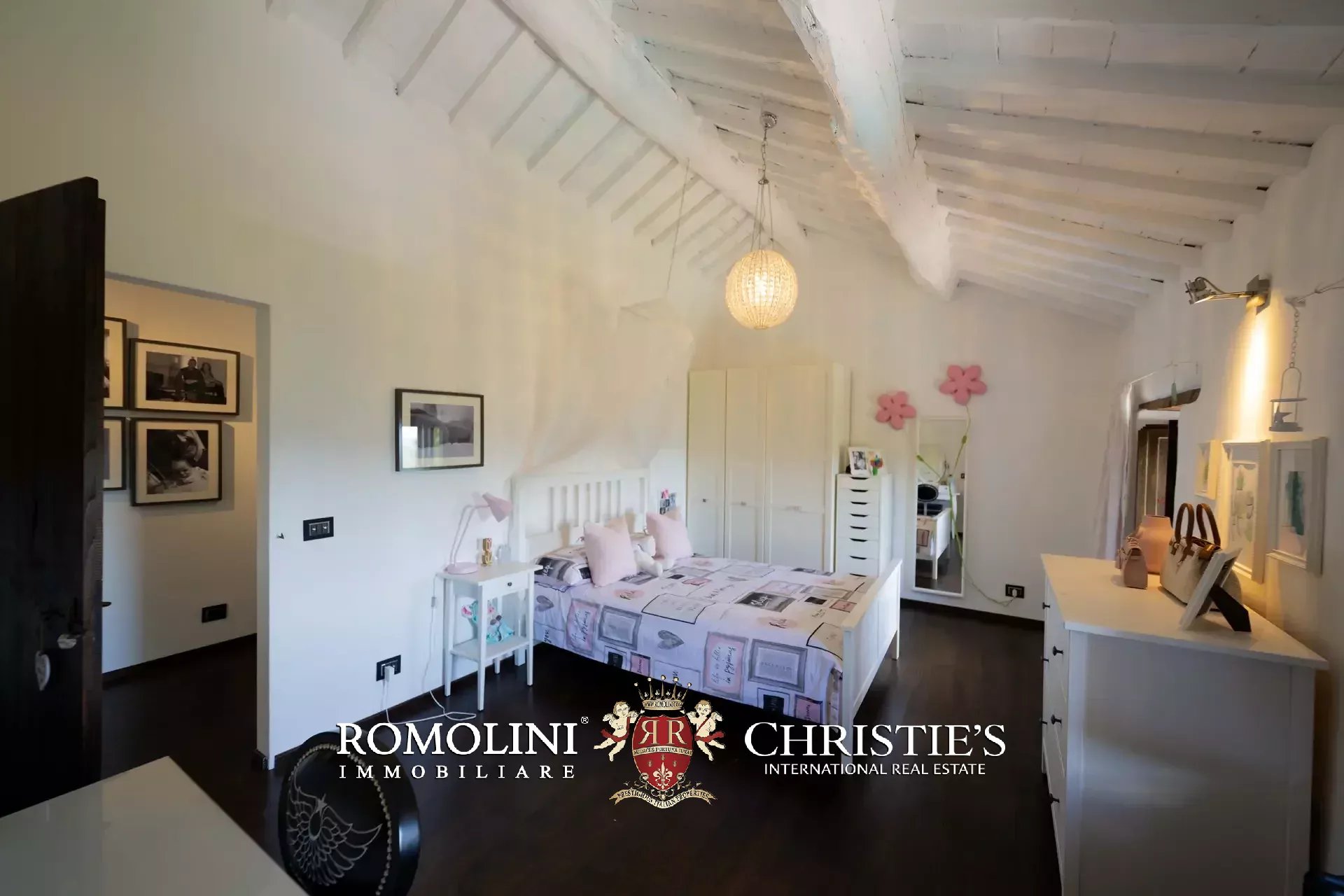 6 Bedroom Villa/Townhouse's Image 53