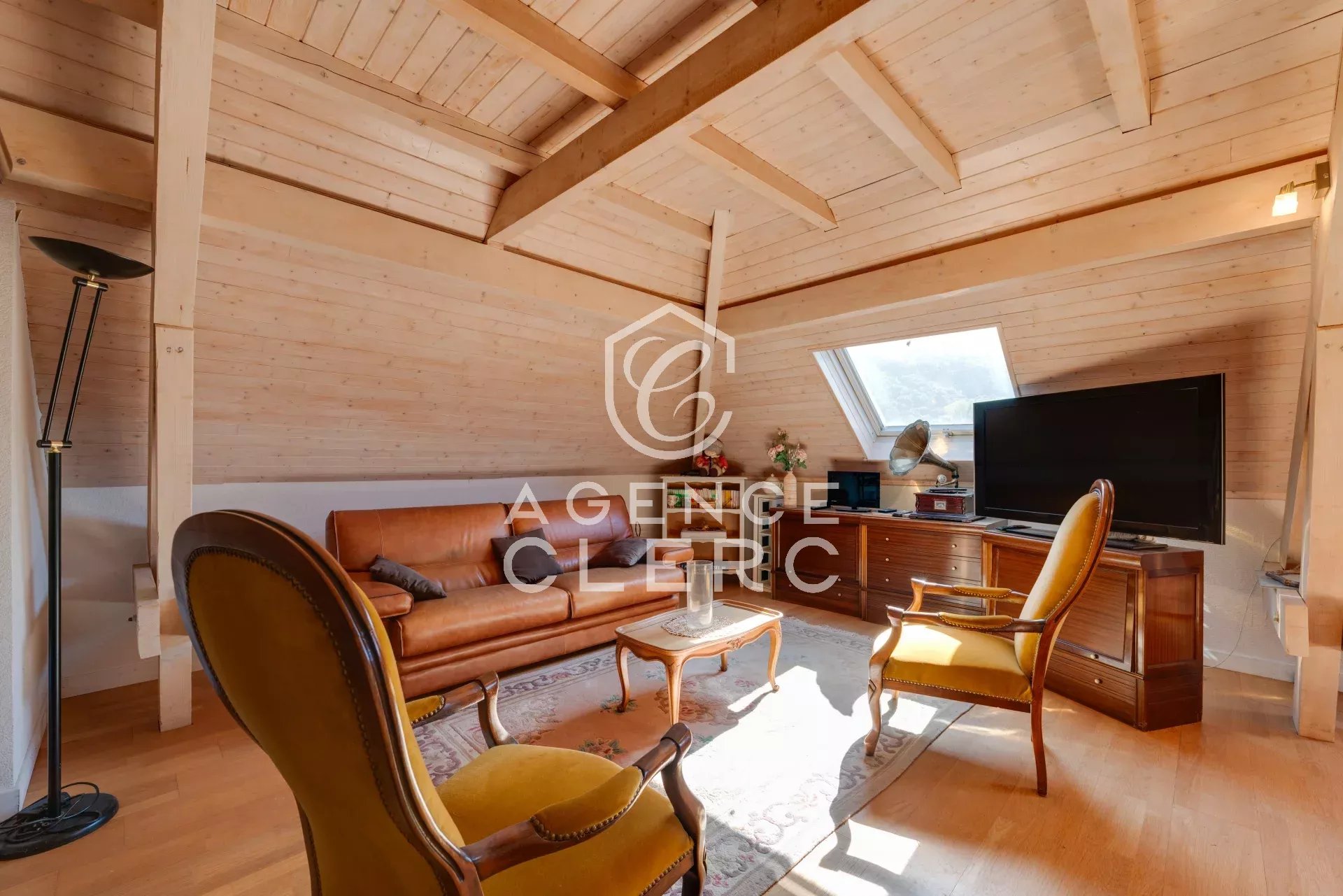 4 Bedroom Villa/Townhouse's Image 3