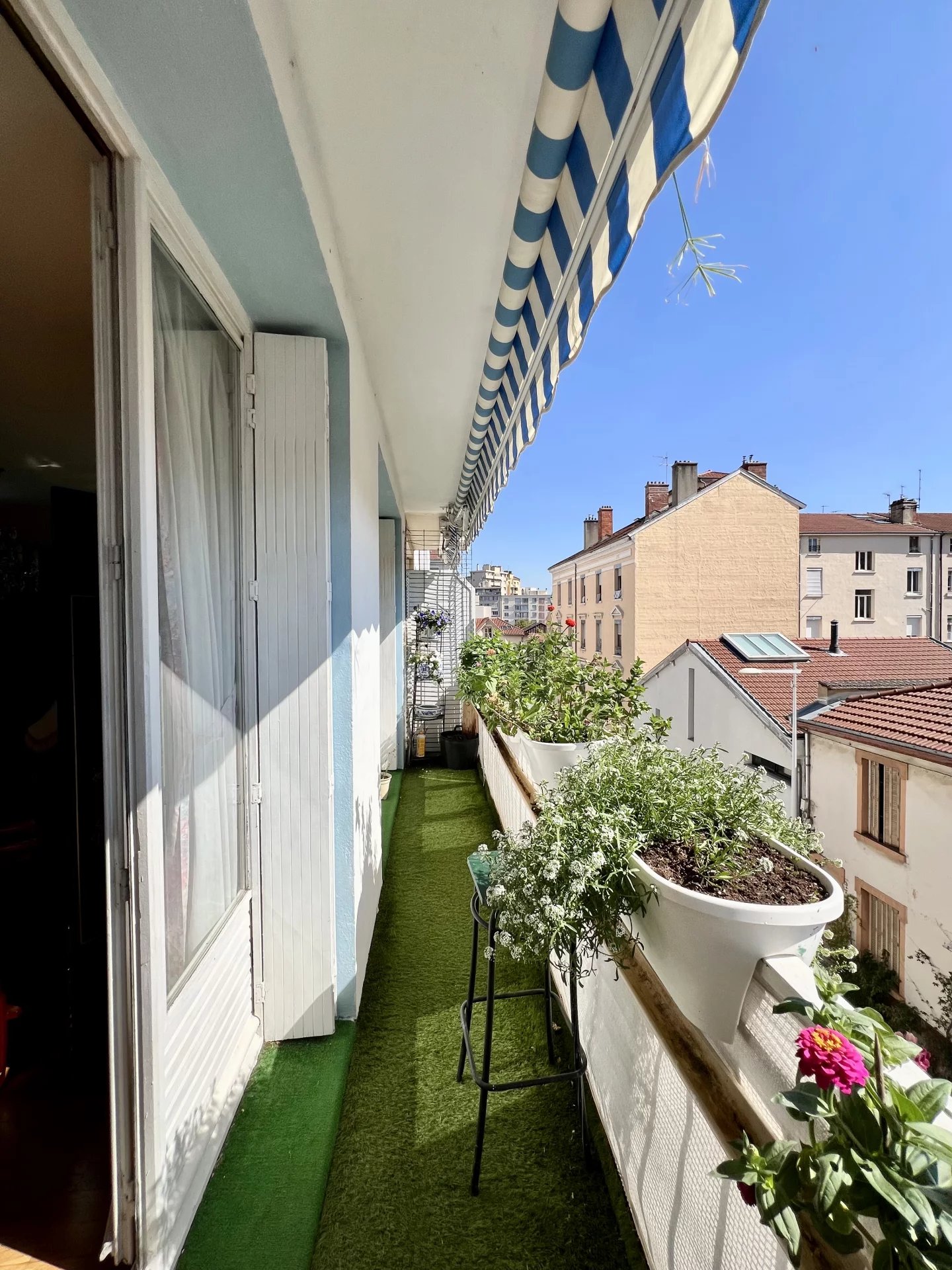 T3 AVEC BALCON ET PARKING