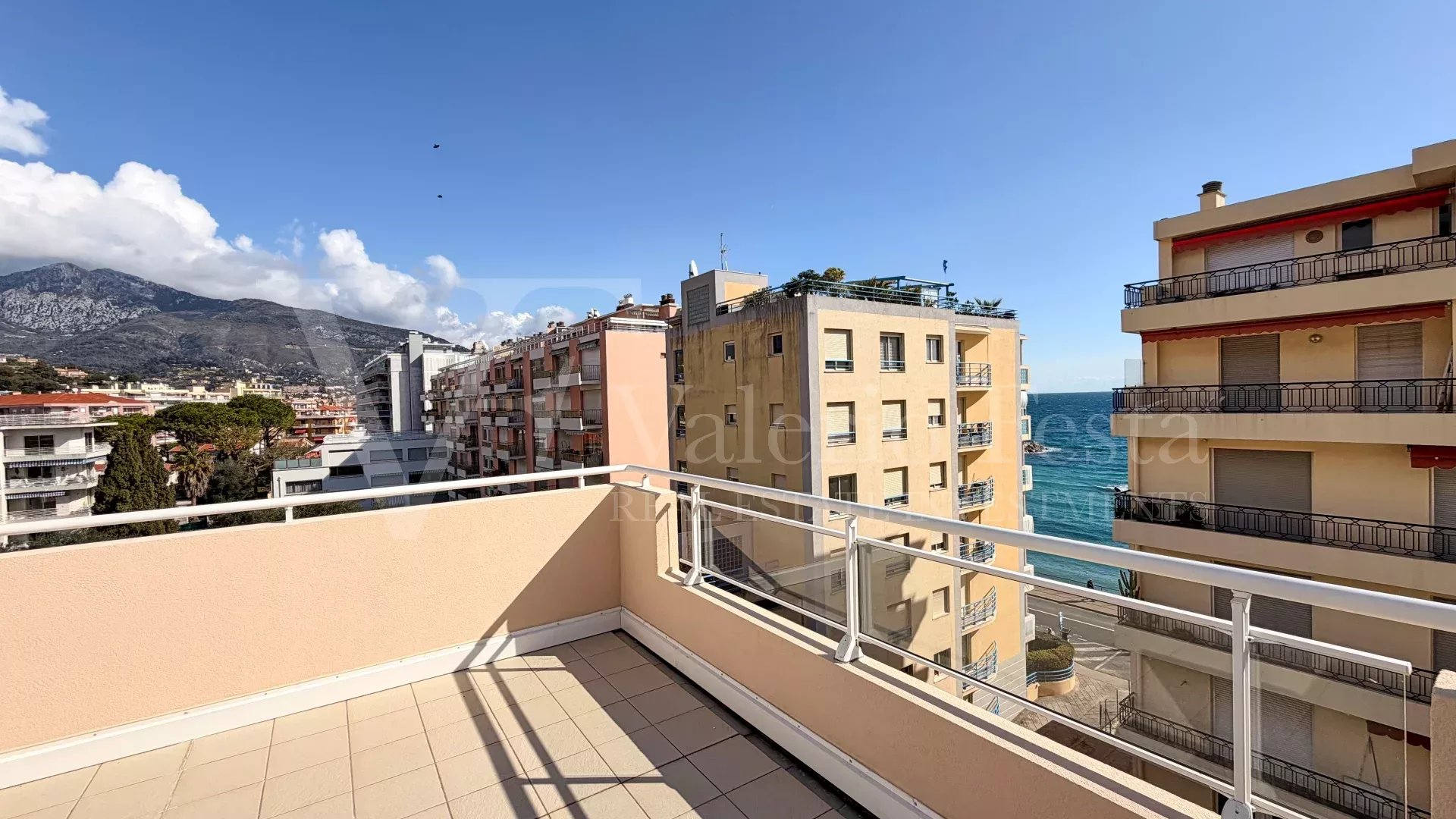 Exclusive Penthouse with Panoramic Terrace, Sea and Hills Views