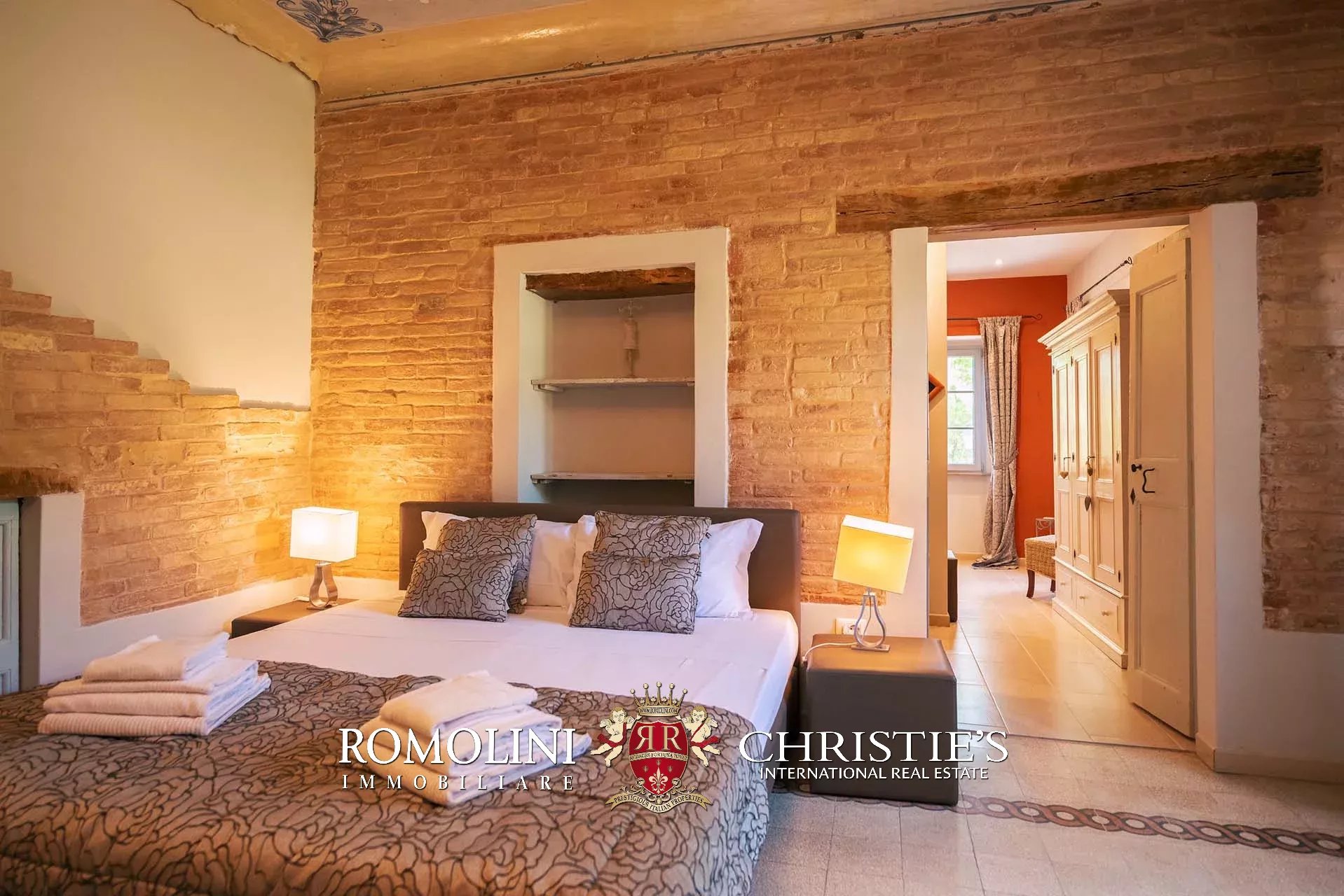 8 Bedroom Villa/Townhouse's Image 69