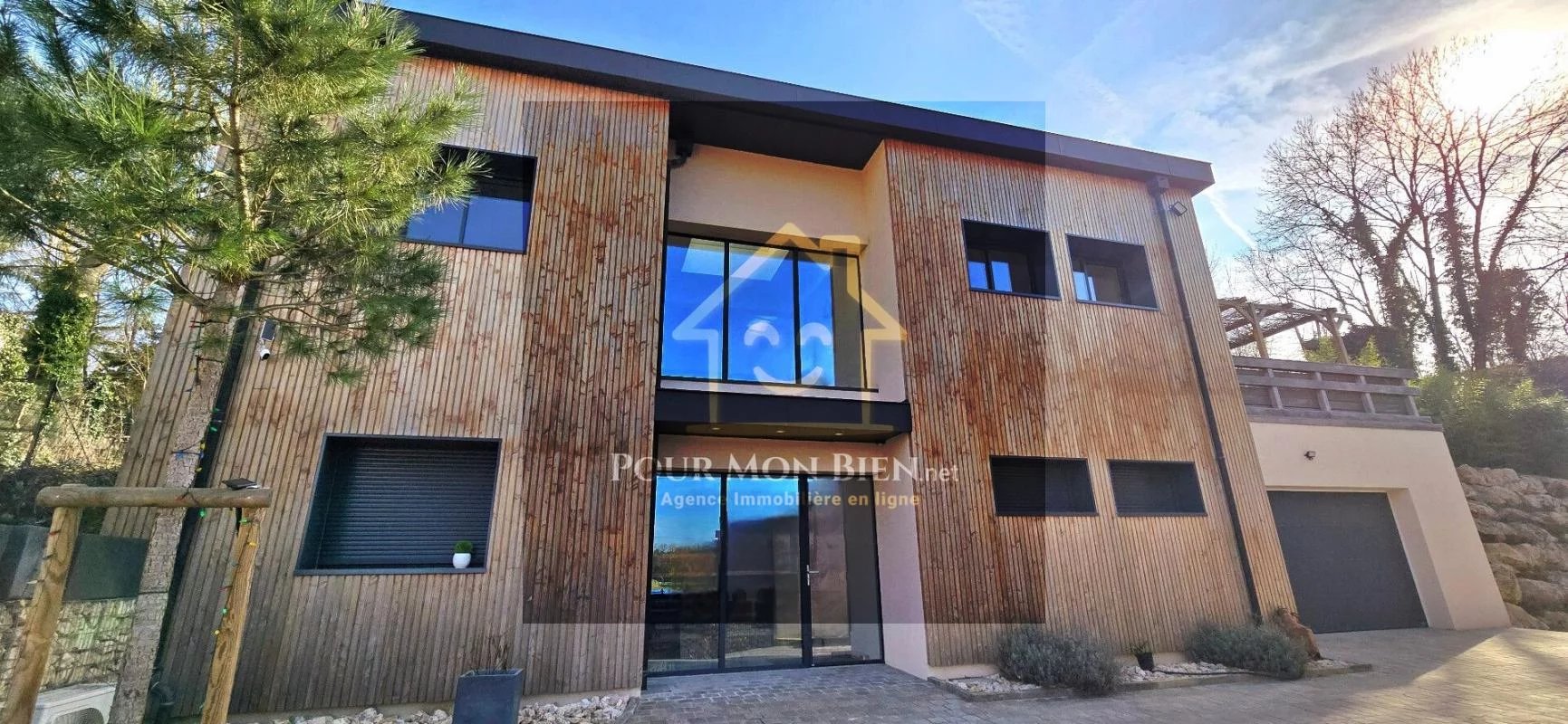 CHARTRES : Magique maison contemporaine 185m² avec piscine sur terrain boisé d'env. 1700m²