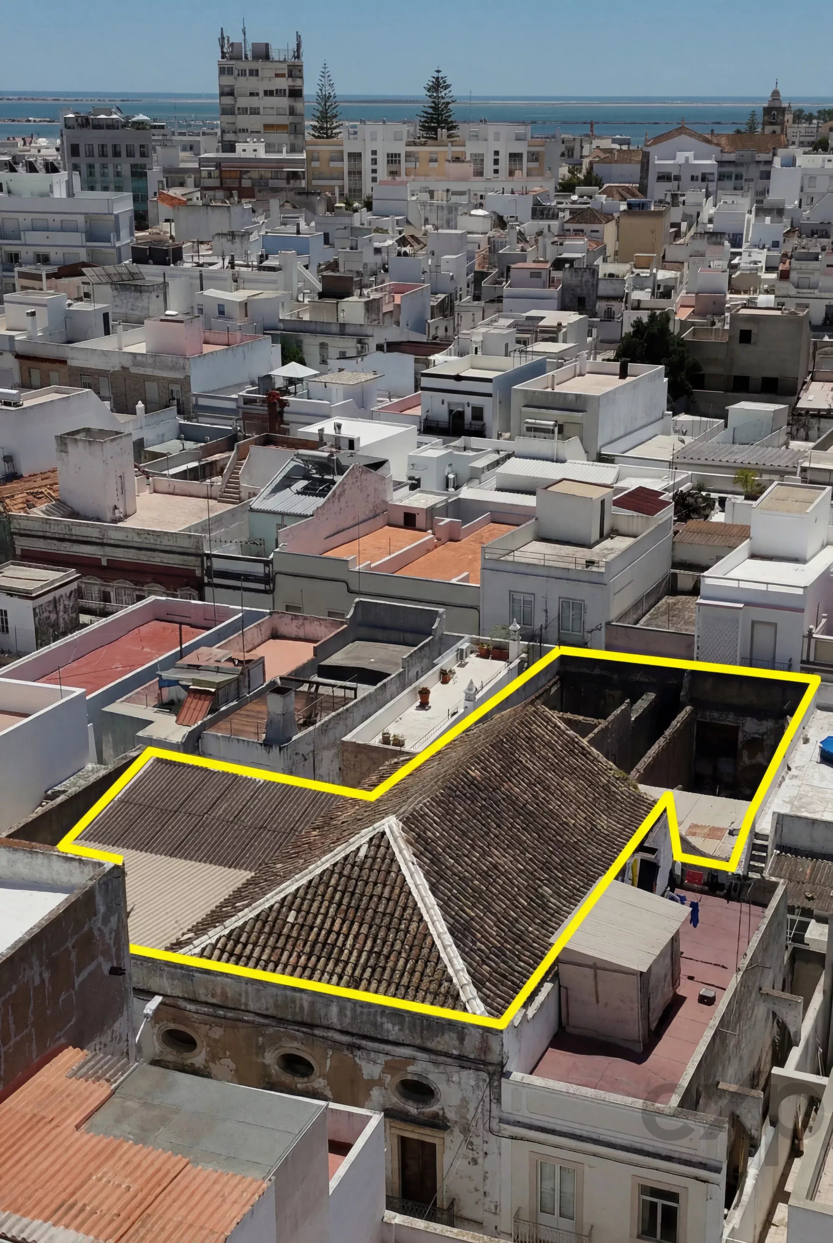 Building with an Algarve soul: 357m² in Olhão Center with viability for 5 floors 86965386 image 2