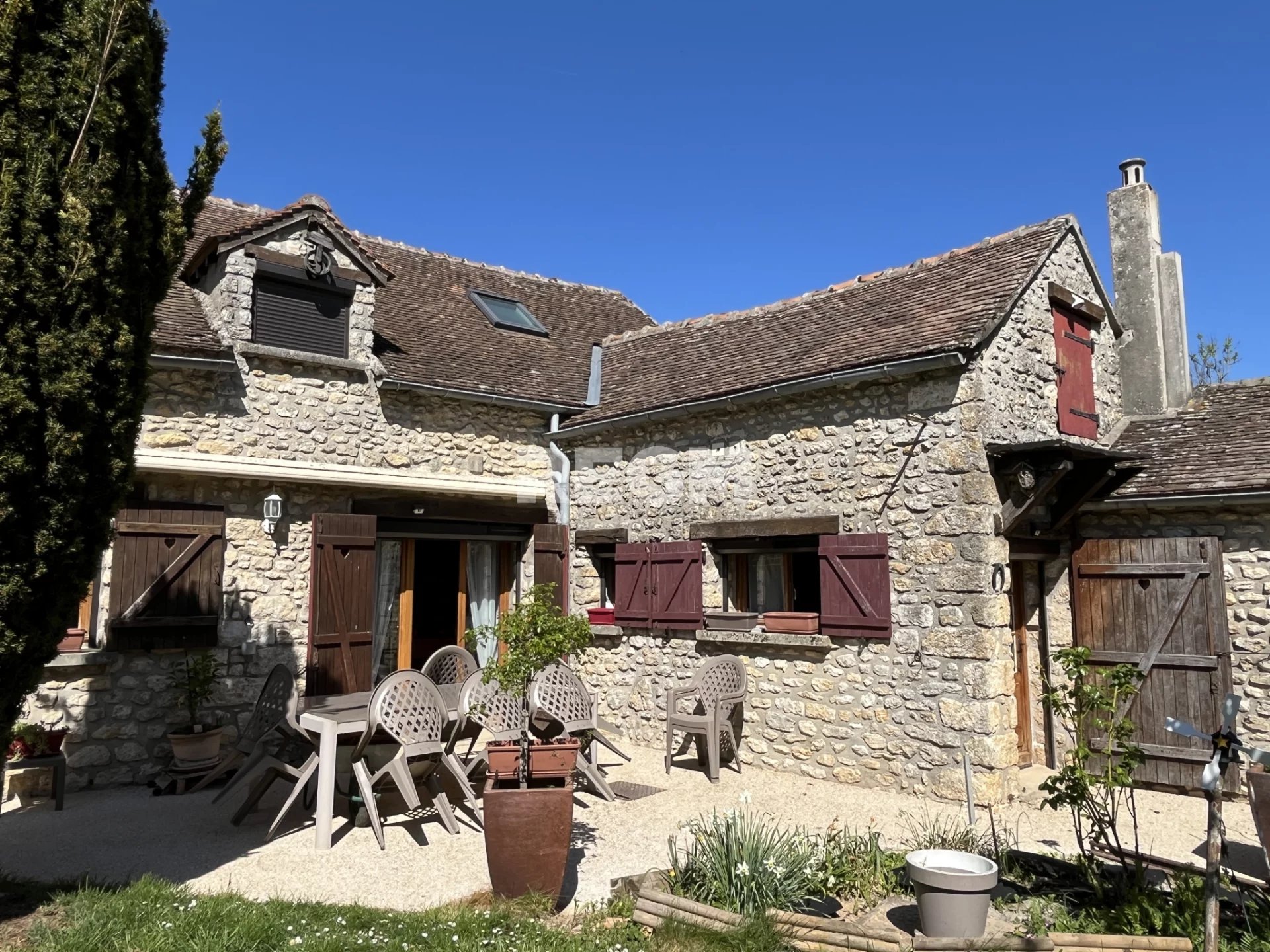 Maison en pierre de 157 m2 avec grange