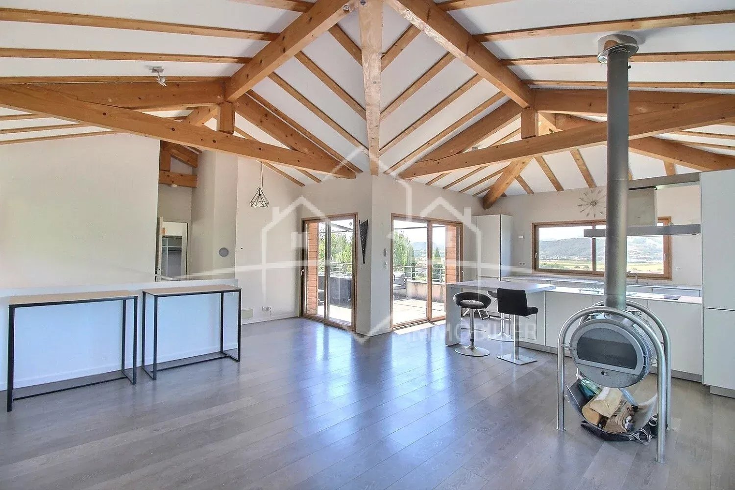 Belle maison 177 m² avec vue dégagée sur l’Ardèche – 5 chambres, piscine et grand terrain