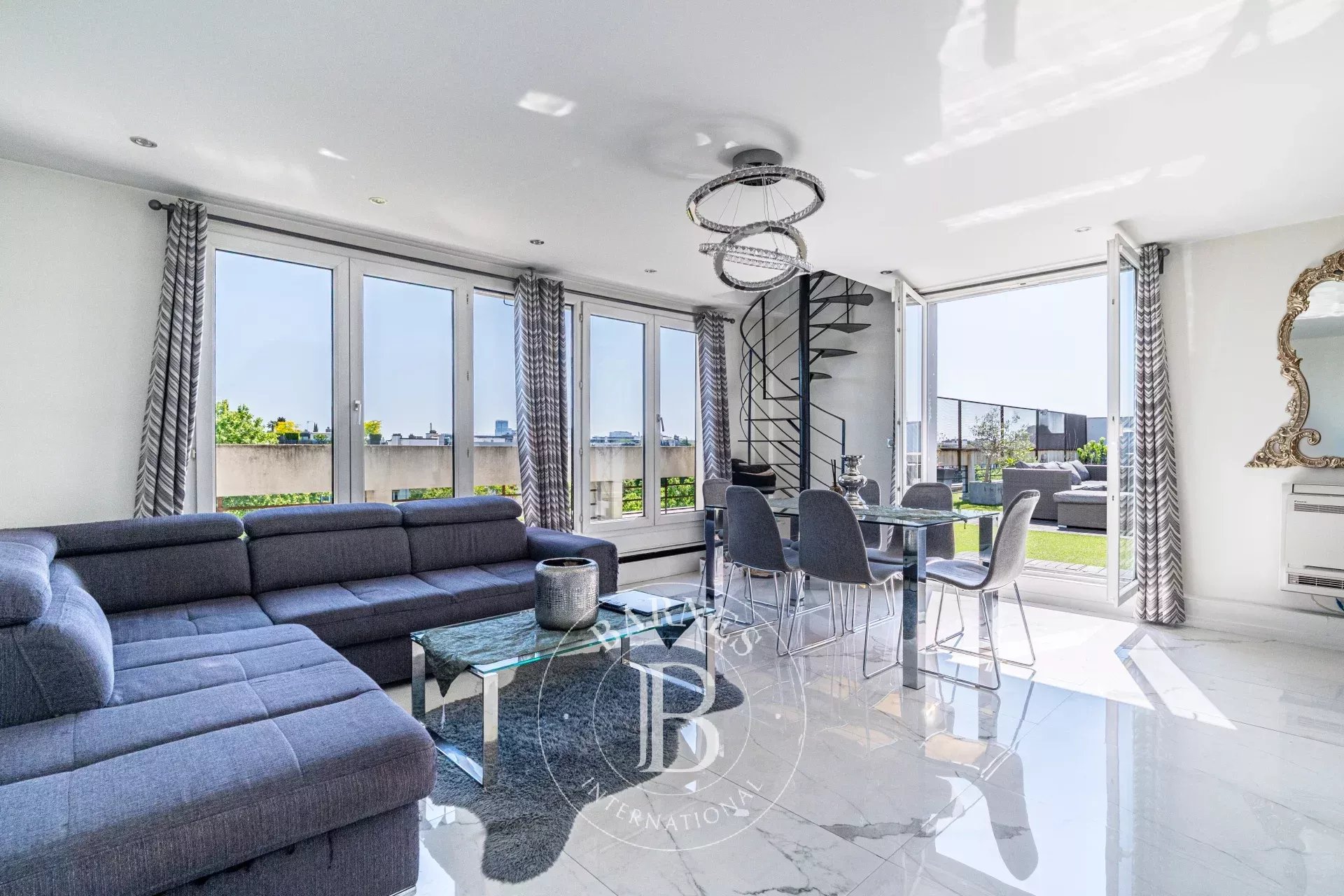 Neuilly-Saussaye - Top floor - Duplex apartment with step-free panoramic terrace and separate studio - 2 bedrooms - Unobstructed views and no overlook