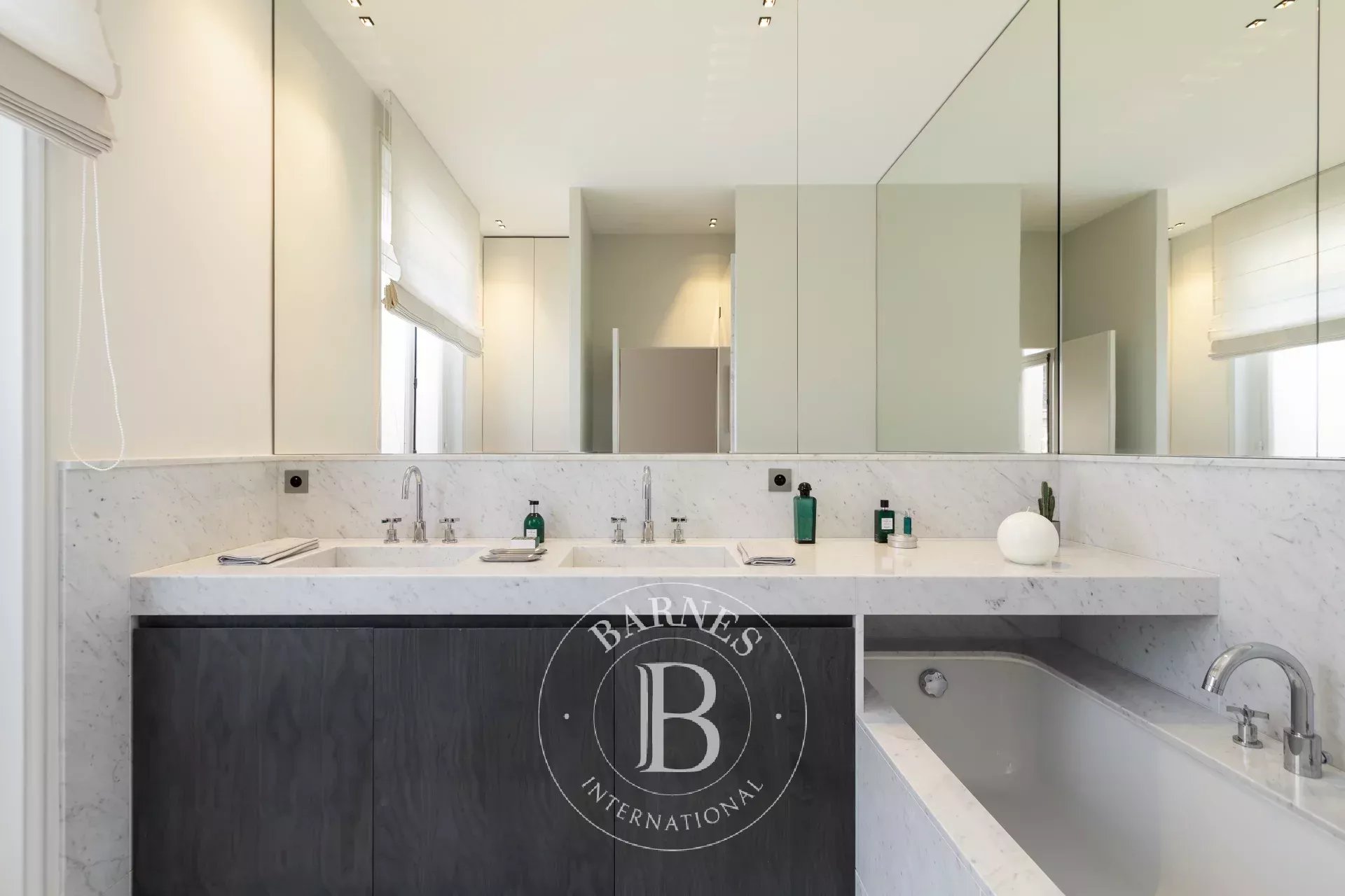 Daire Paris 8ème - picture 14