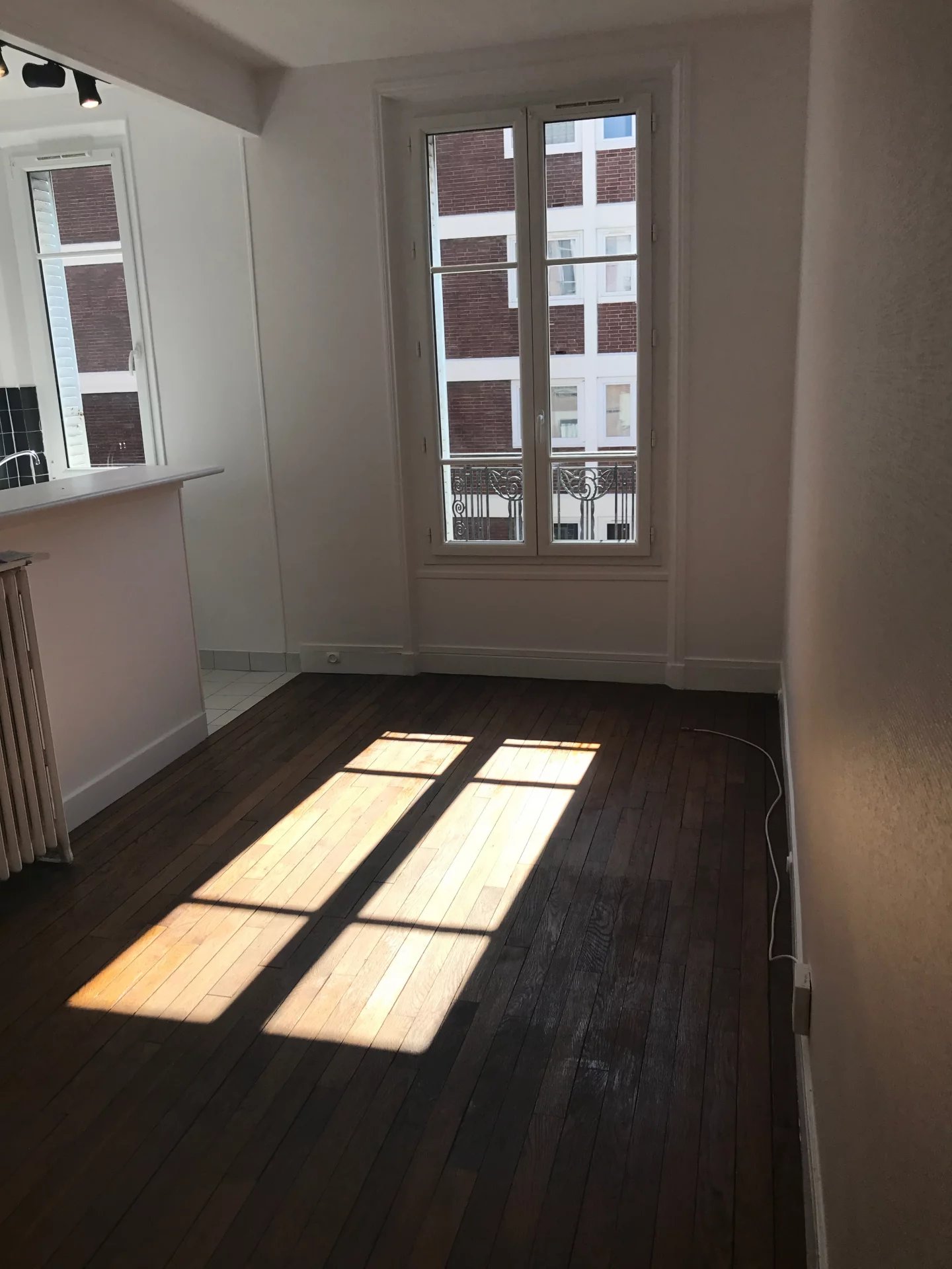 BOULOGNE-BILLANCOURT – STUDIO DE CHARME LUMINEUX AVEC CAVE