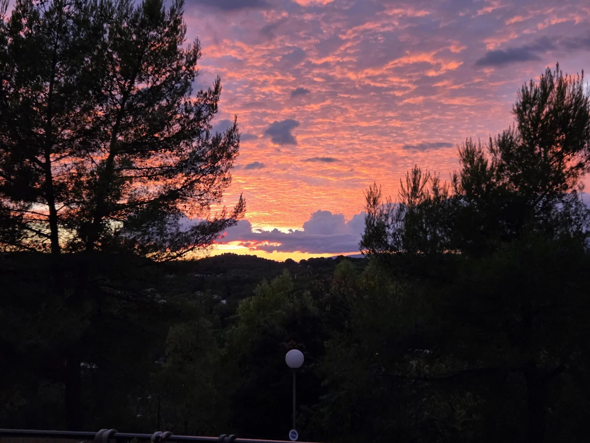 Mougins le Haut - Strøken 4-roms leilighet med utsikt, terrasse, 2 park.plasser, bod i residens mes pool og tennis