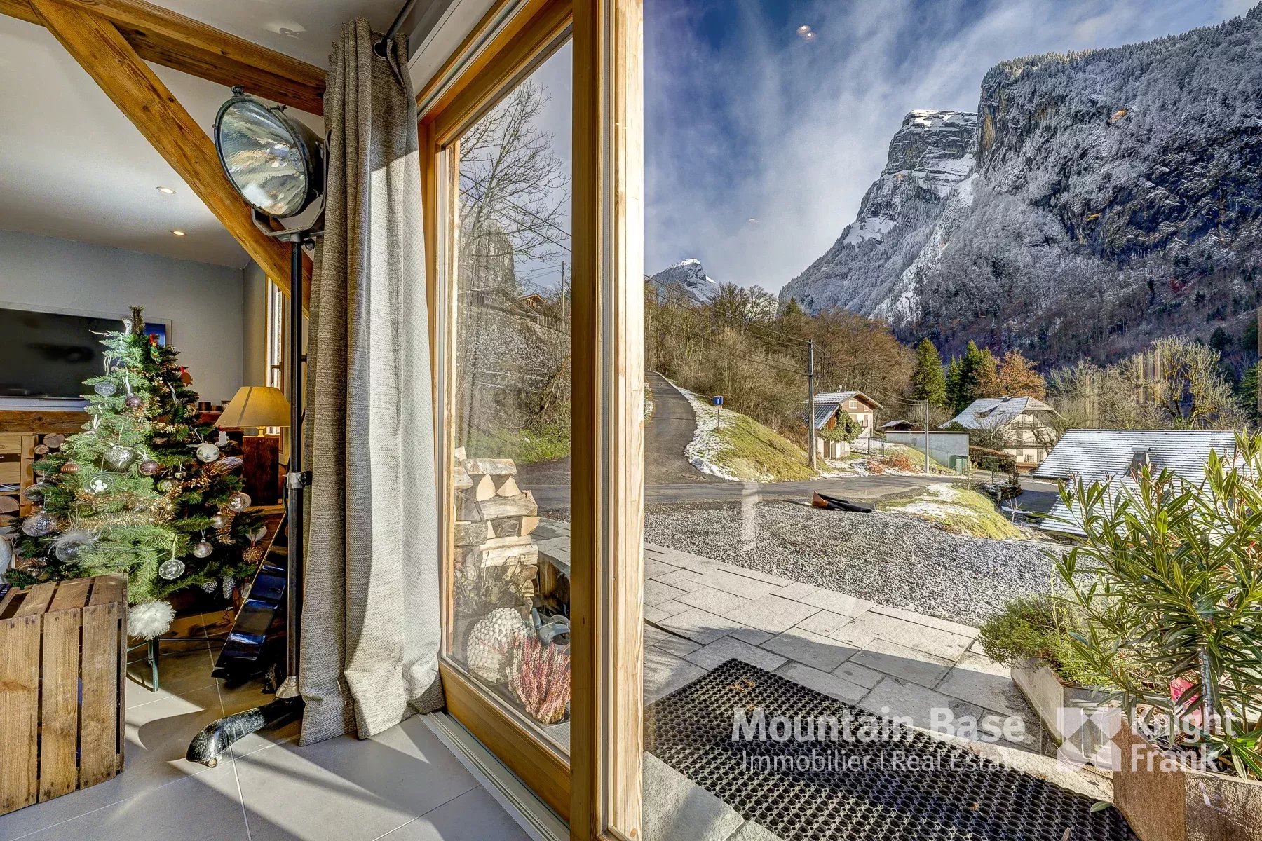 Photo of Beautiful 4 bedroom chalet in Samoëns