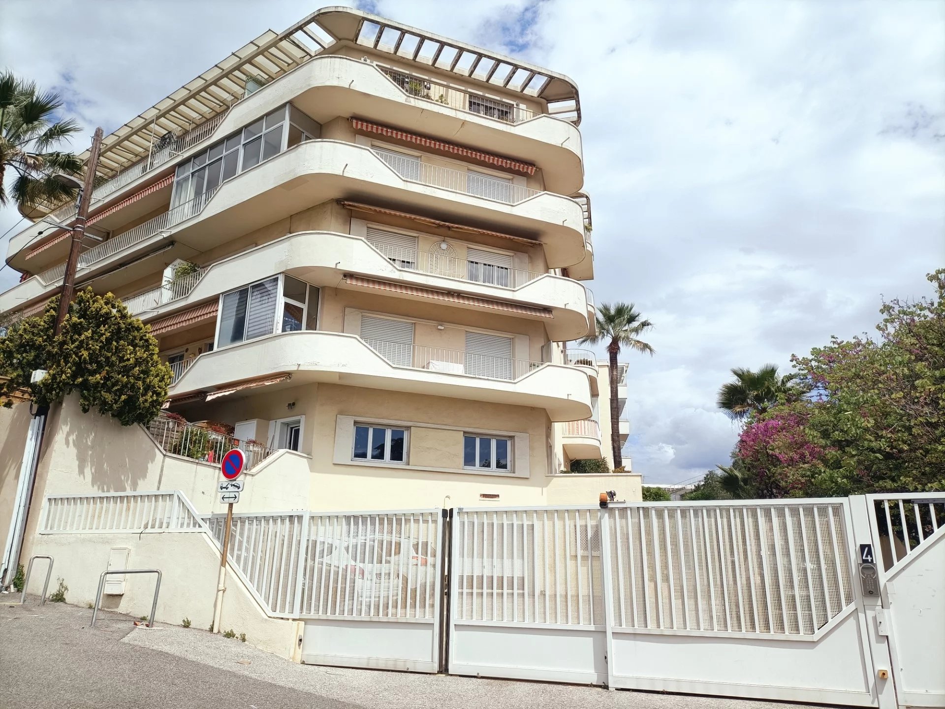 NICE / CIMIEZ - 2 Pièces avec Grand Balcon