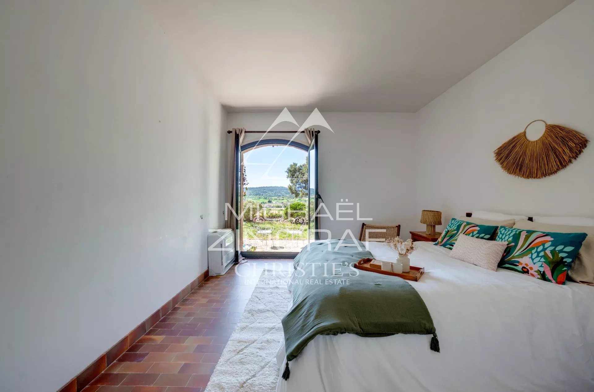 6 Bedroom Villa/Townhouse's Image 14