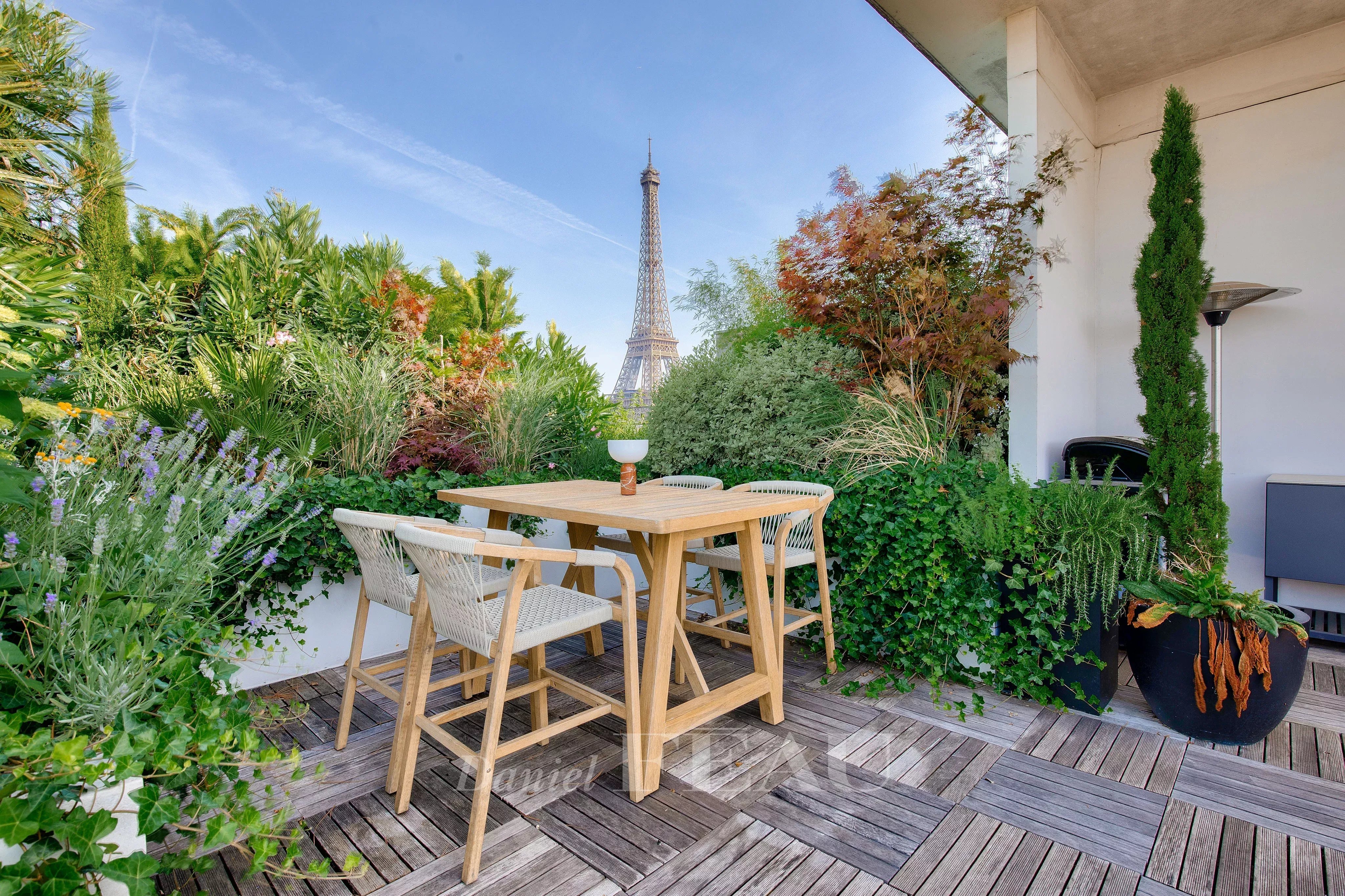 Paris 15th District – A superb apartment rented furnished