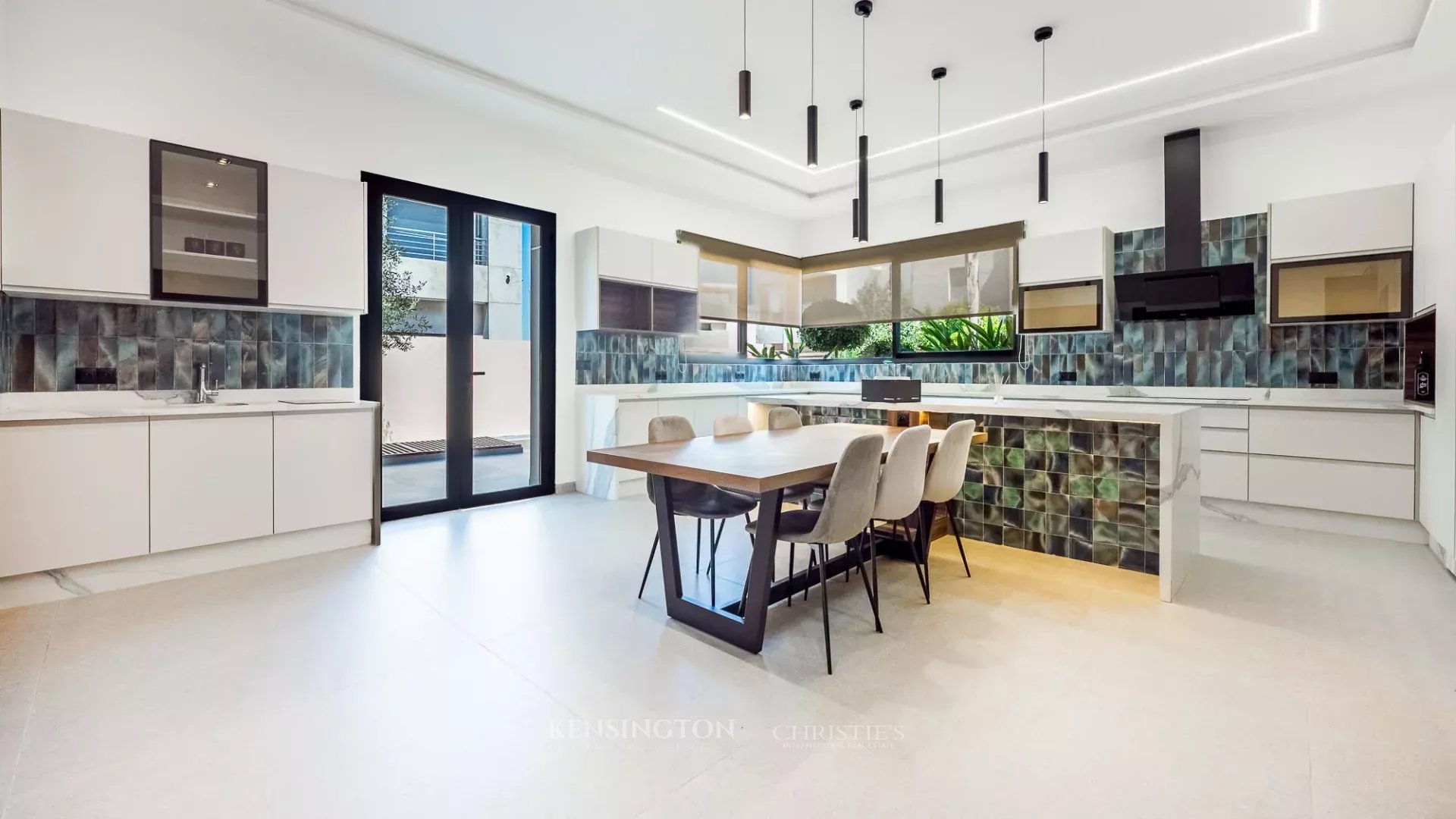 5 Bedroom Villa/Townhouse's Image 11