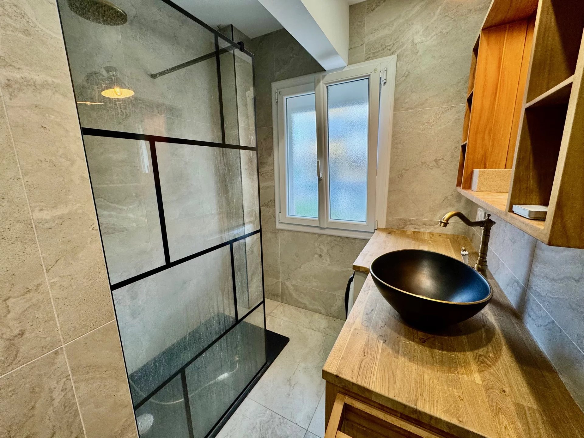 Le Cannet Carnot sale 3 rooms with large terrace