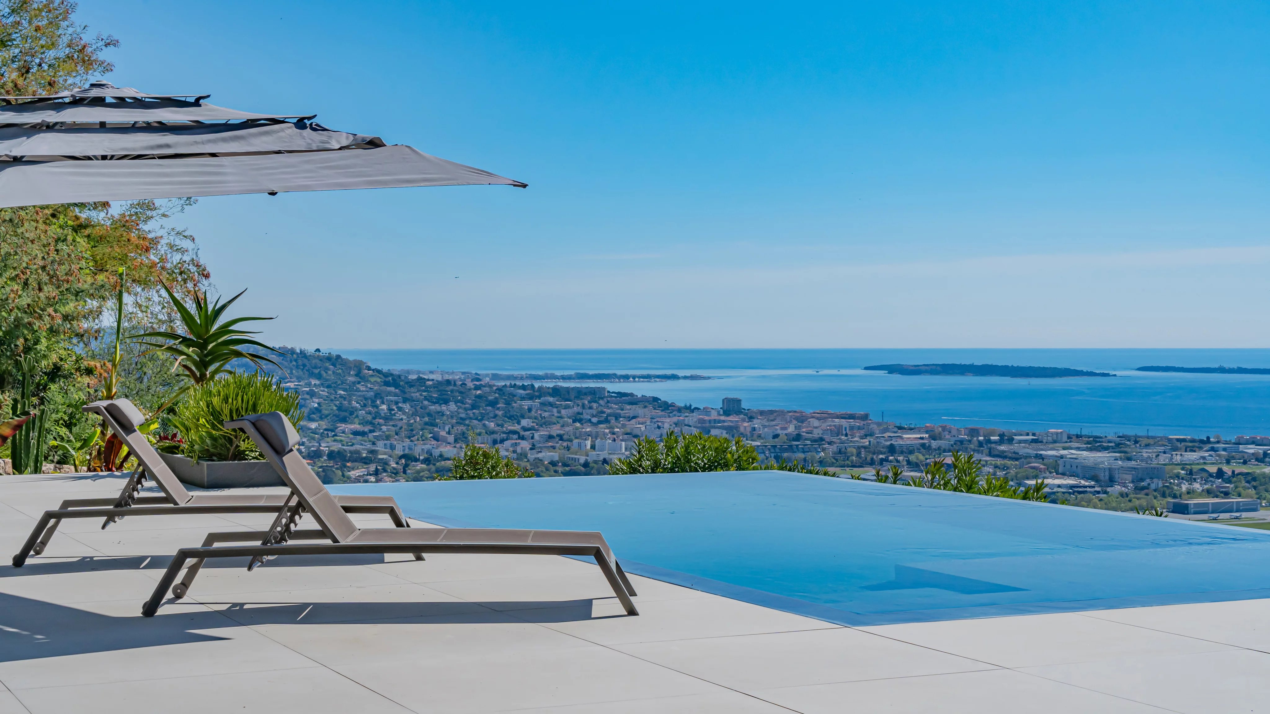 Belle maison contemporaine vue mer panoramique