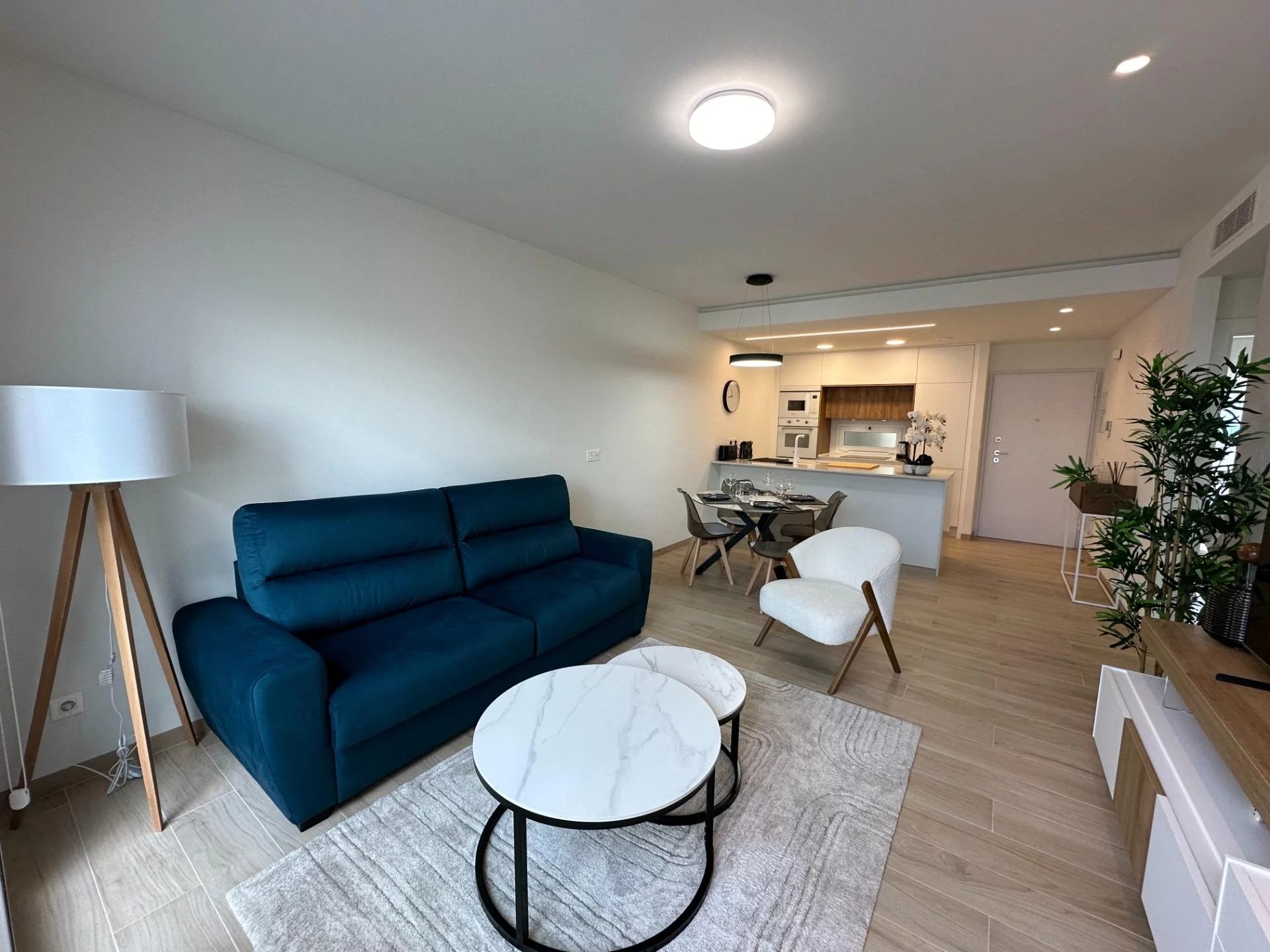 España - Guardamar del Segura (Alicante) - Venta - Ático nuevo - 75 m2 - 77 m2 de terraza - 2 dormitorios - 2 baños - Piscina - Gimnasio - Parking