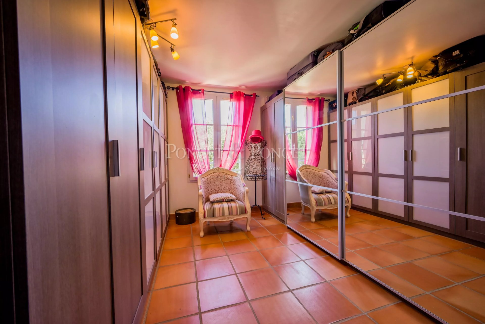 3 Bedroom Villa/Townhouse's Image 20